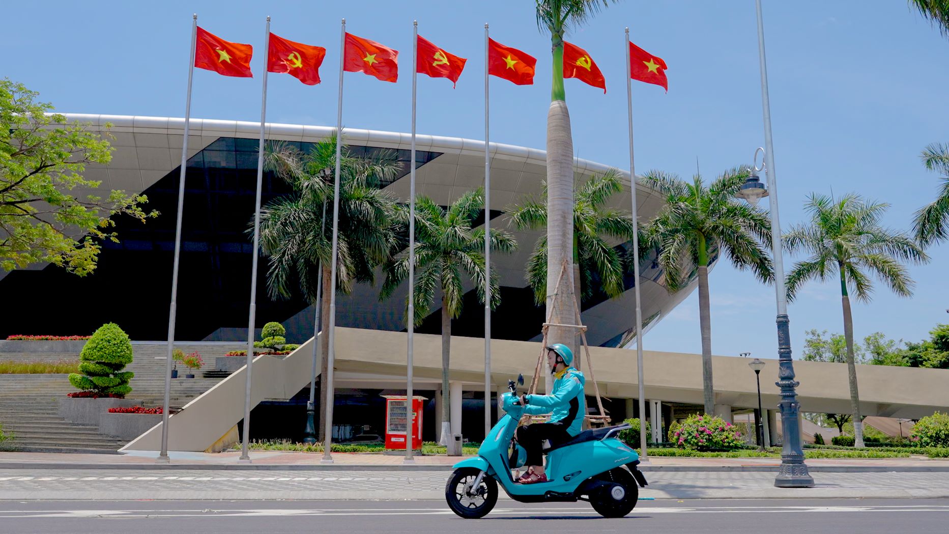 Ảnh: Bác tài yên tâm gắn bó với Xanh SM nhờ công việc ổn định và môi trường làm việc tích cực.