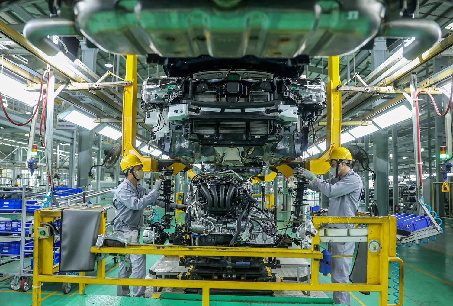 Sản xuất và lắp ráp ô tô tại Công ty cổ phần Tập đoàn Trường Hải (THACO) _Ảnh: TTXVN

