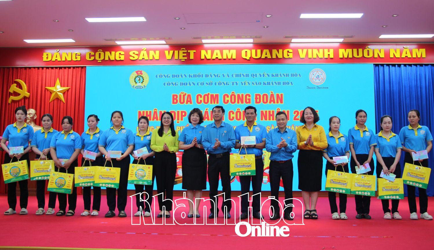 Công đoàn cơ sở Công ty Yến sào Khánh Hòa hỗ trợ 200 suất ăn chất lượng cho người lao động