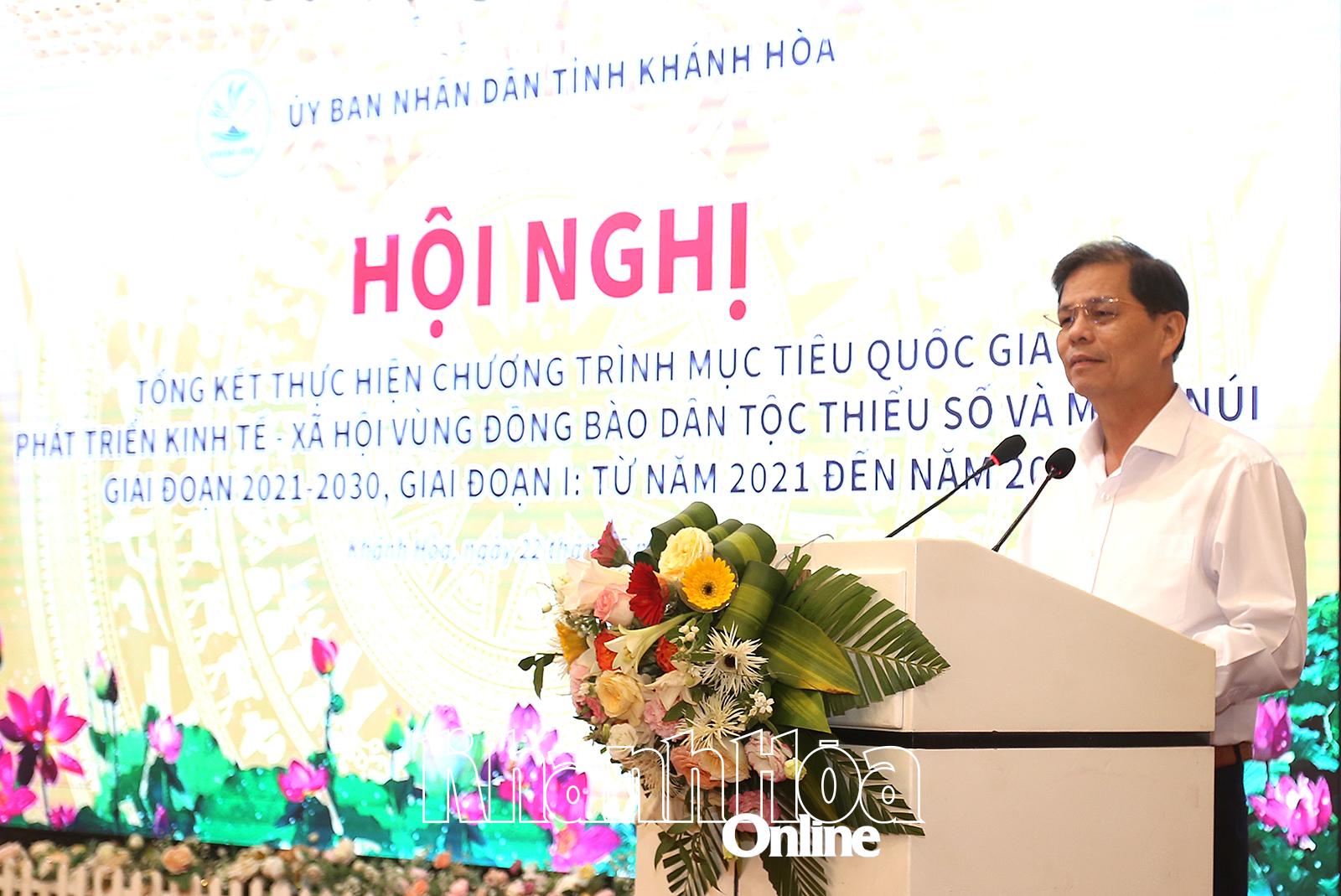 Đồng chí Nguyễn Tấn Tuân - Phó Bí thư Tỉnh ủy, Chủ tịch UBND tỉnh, Bí thư Đảng ủy UBND tỉnh phát biểu tại Hội nghị.