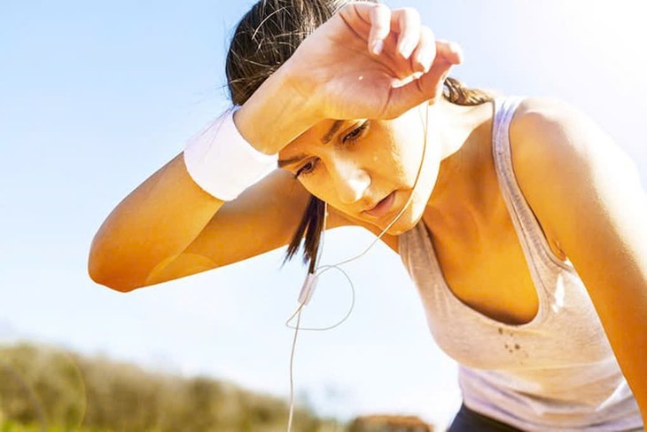 Các mẹo giảm mồ hôi hiệu quả trong những ngày nóng nực