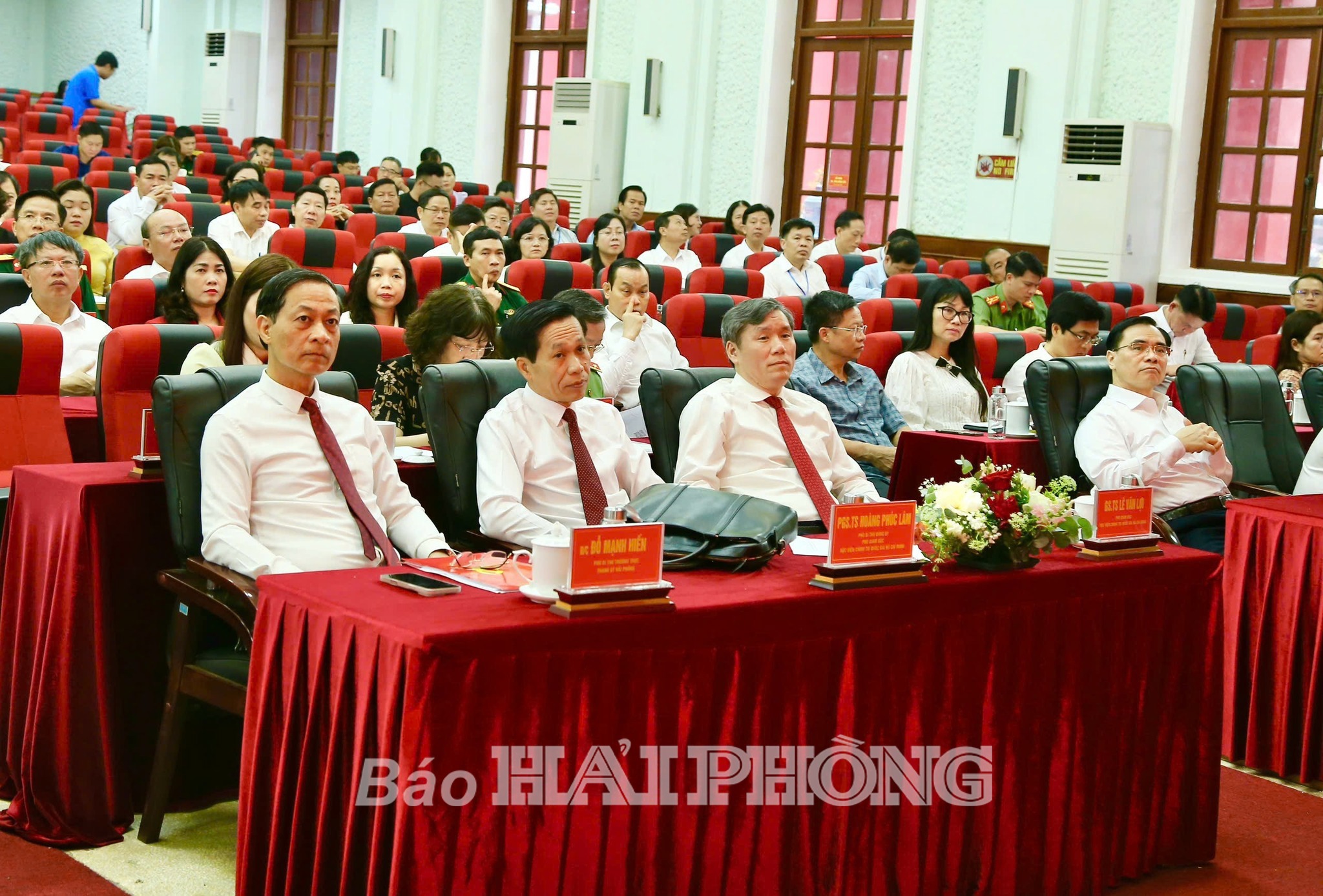 Đại biểu dự hội thảo