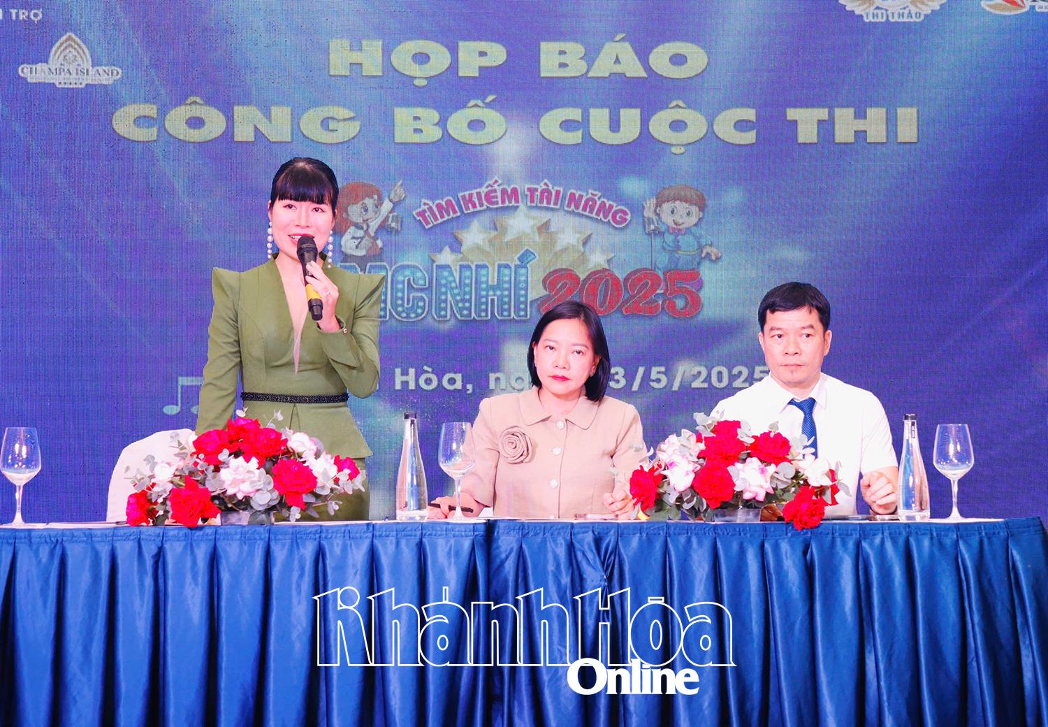 Thi Thao, Director of Thi Thao Training and Entertainment Company Limited, speaking at the press conference

