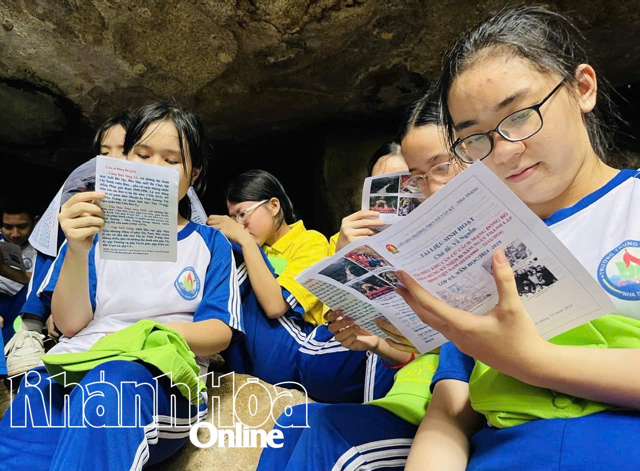 Học sinh TP. Nha Trang tham gia một hoạt động trải nghiệm. 