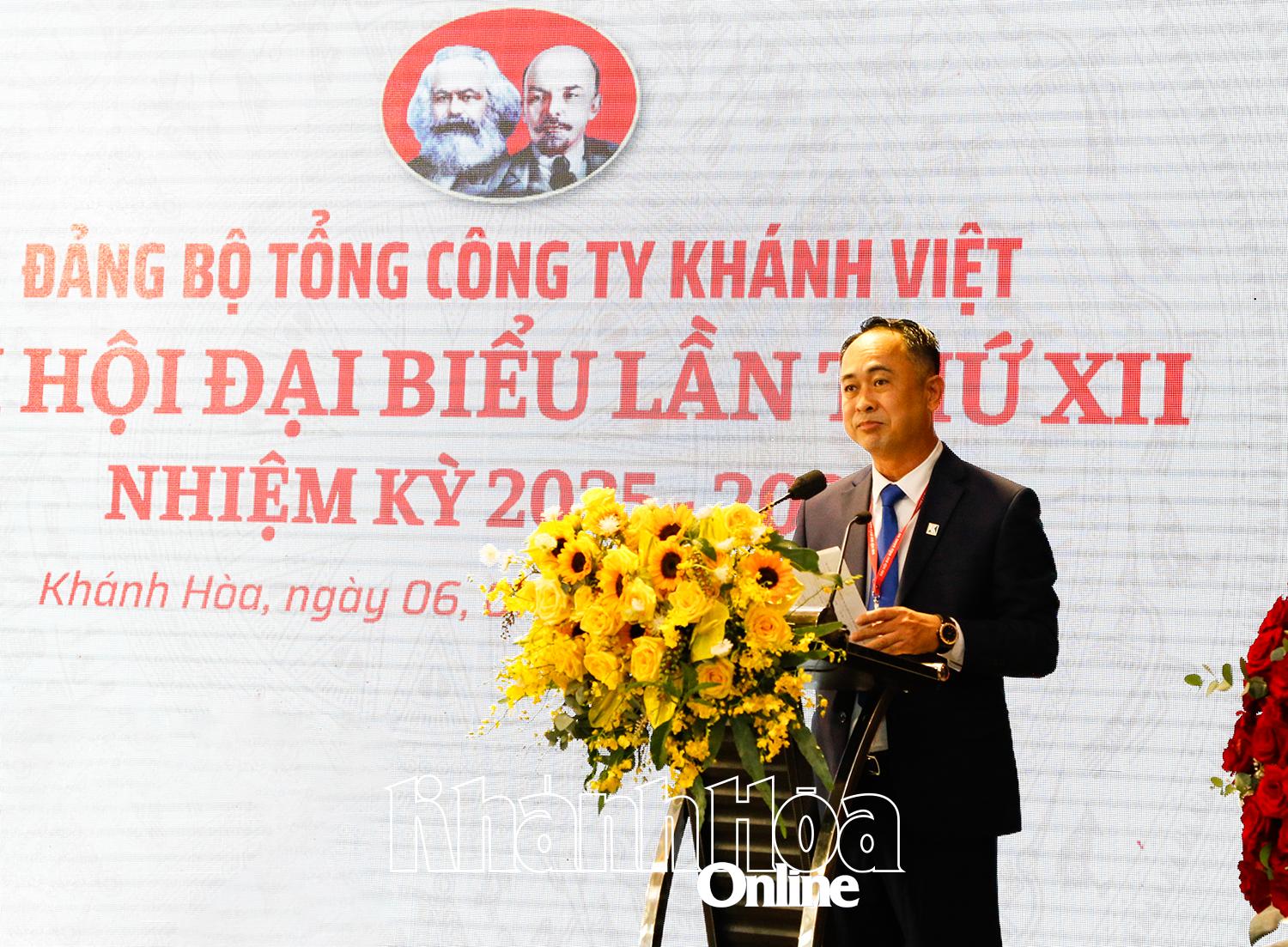 Ông Trần Minh Quang - Phó Bí thư Đảng ủy nhiệm kỳ 2020-2025, Thành viên Hội đồng Thành viên Tổng Giám đốc Khatoco trình bày báo cáo