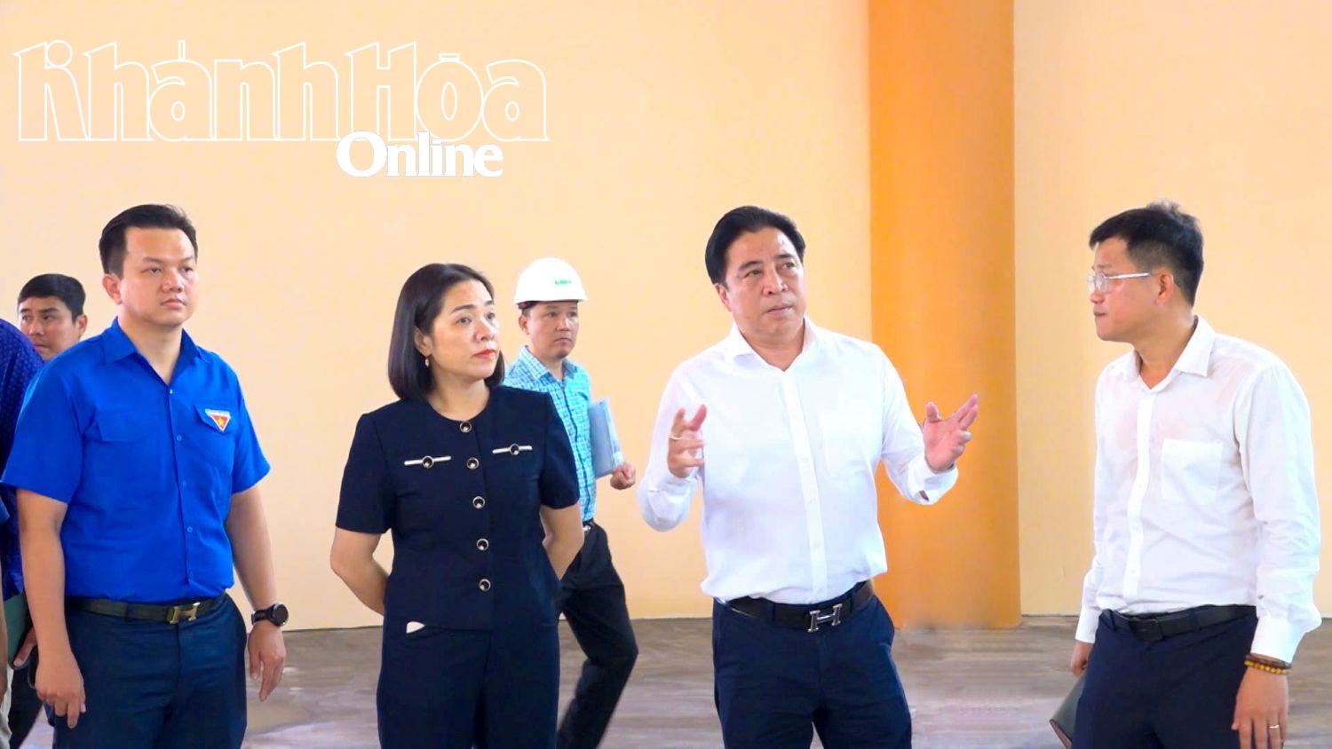 Phó Bí thư Thường trực Tỉnh ủy, Chủ tịch HĐND tỉnh Khánh Hòa Nguyễn Khắc Toàn kiểm tra tiến độ 2 dự án trọng điểm của tỉnh