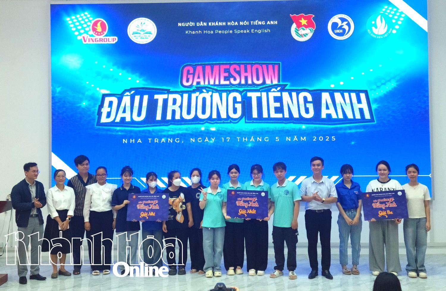 Hơn 200 sinh viên Trường Đại học Khánh Hòa tham gia cuộc thi Đấu trường tiếng Anh