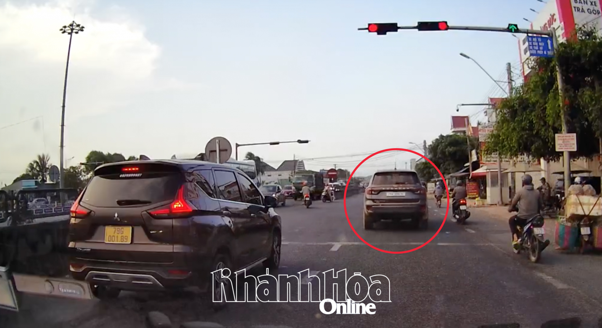 Phạt 19 triệu đồng đối với tài xế xe ô tô vượt đèn đỏ