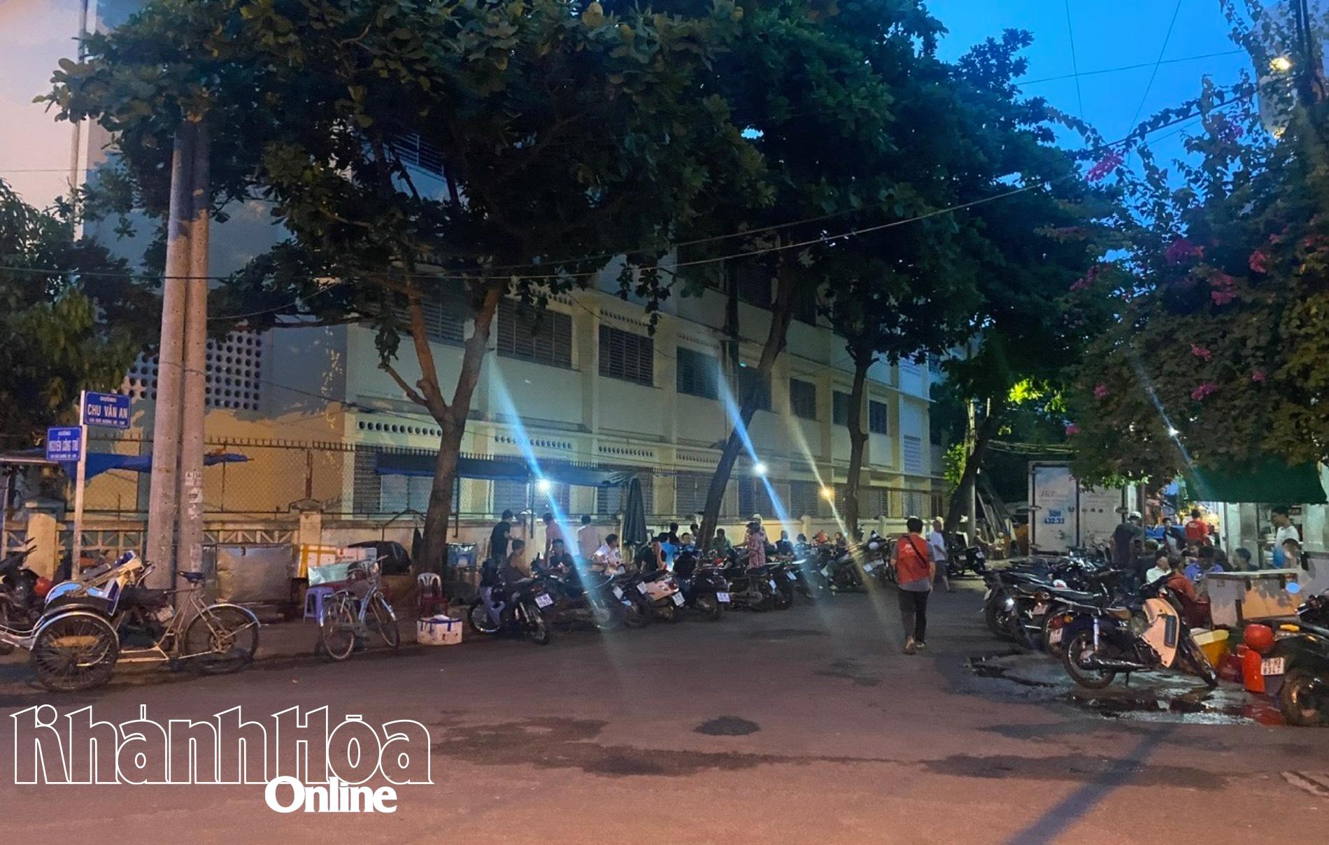 Nha Trang: Quán nhậu lấn chiếm vỉa hè khu vực đường Nguyễn Công Trứ và Chu Văn An