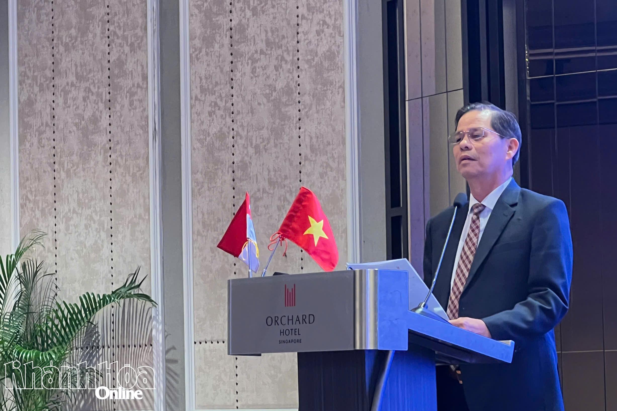 Chủ tịch UBND tỉnh Nguyễn Tấn Tuân phát biểu tại hội nghị.
