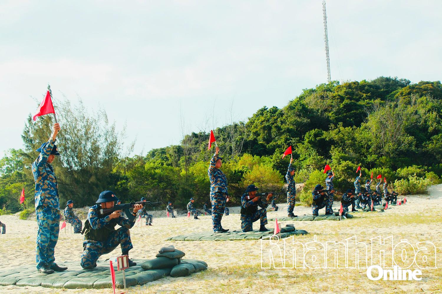 Lữ đoàn 957, Vùng 4 Hải quân hoàn thành kiểm tra thực hành “3 tiếng nổ” đối với chiến sĩ mới