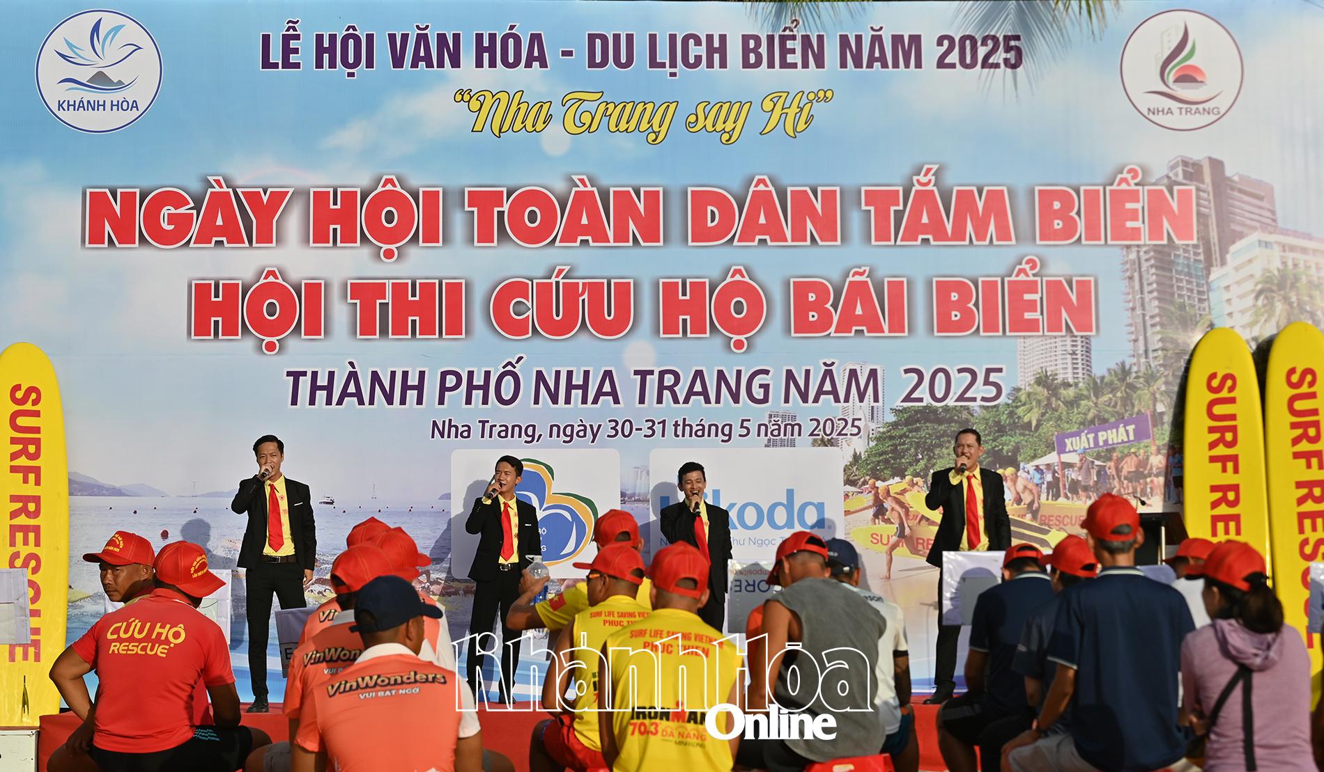 Quang cảnh khai mạc hội thi.
