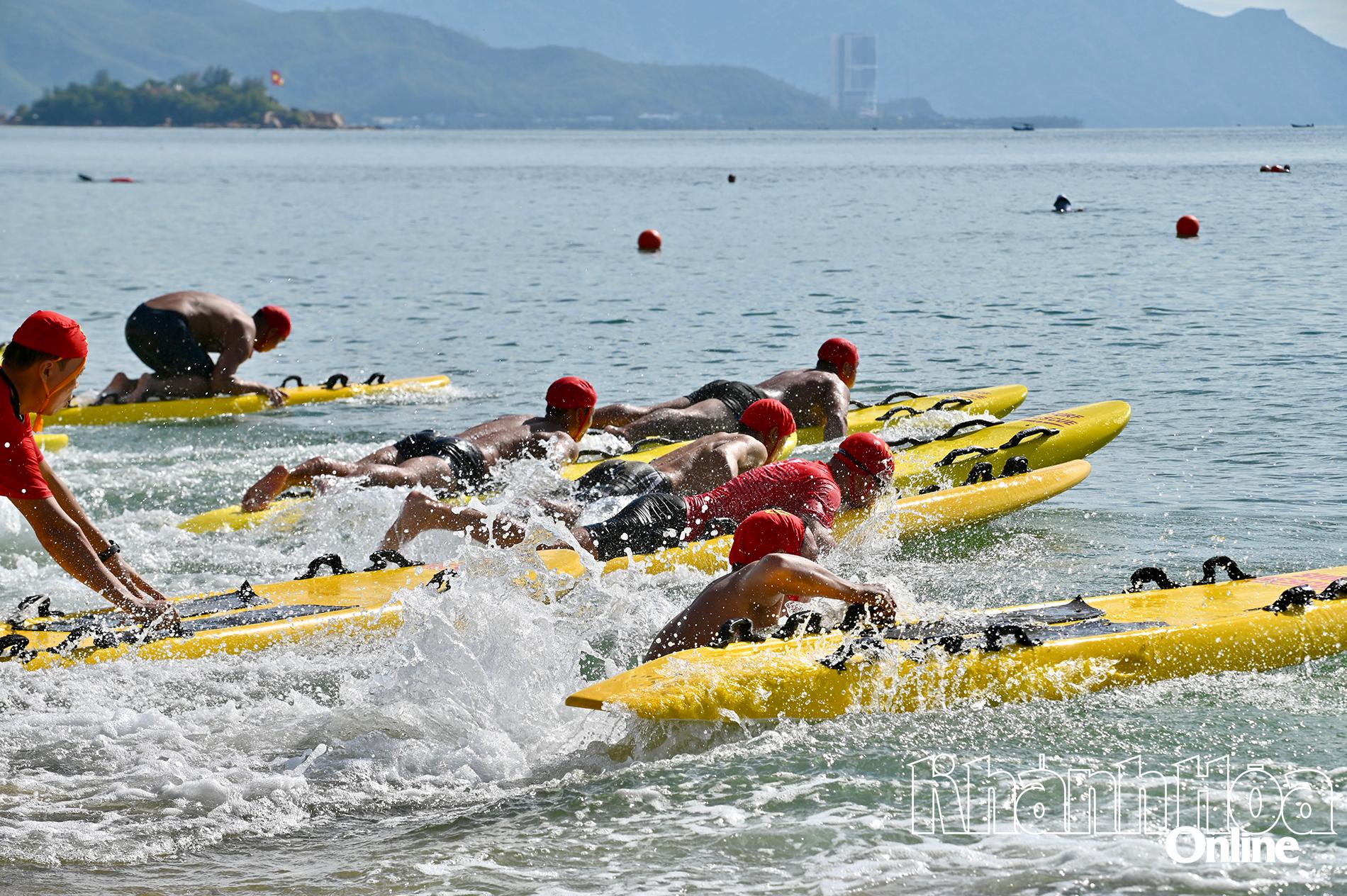 Hội thi cứu hộ bãi biển TP. Nha Trang năm 2025