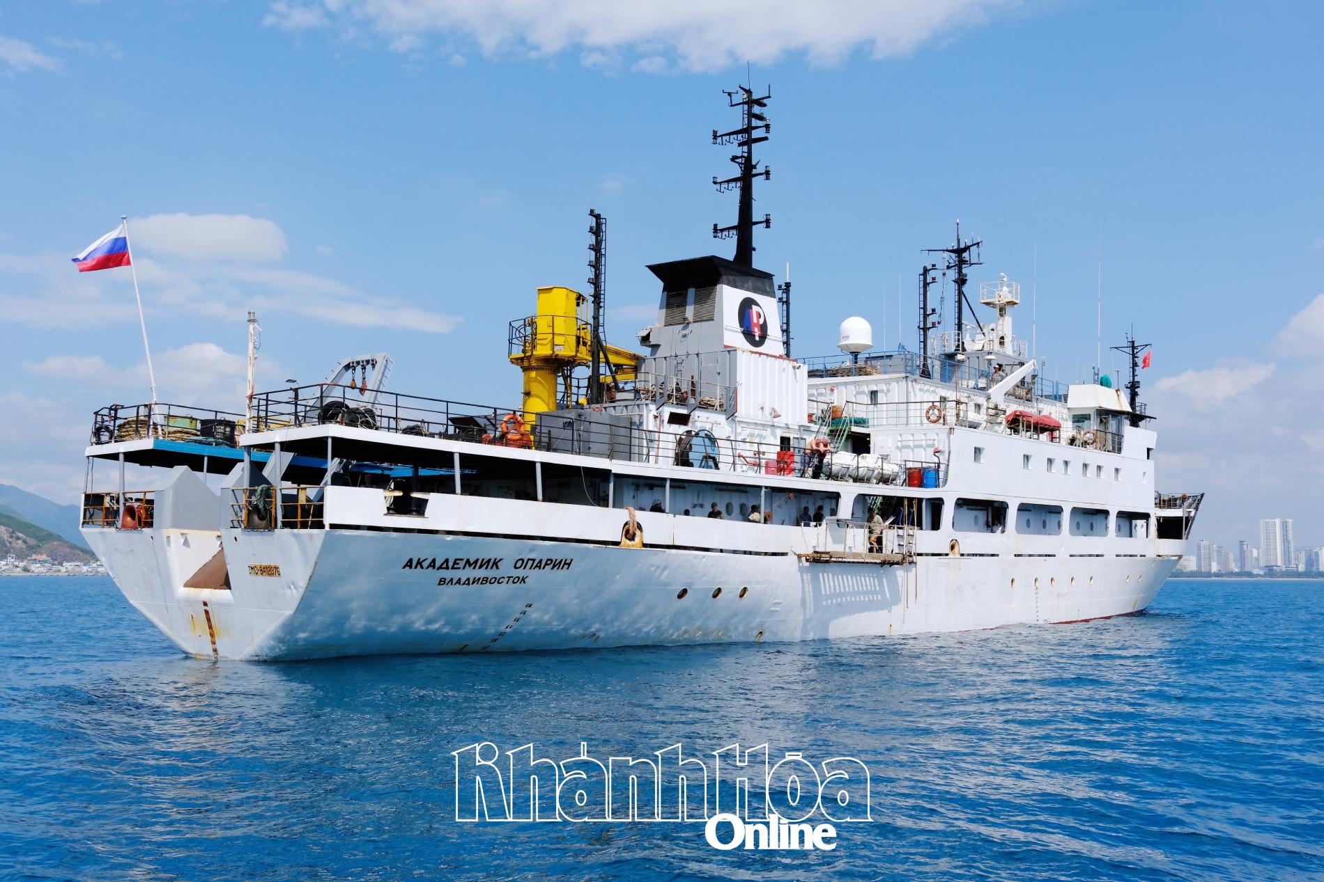 Tàu Viện sỹ Oparin.