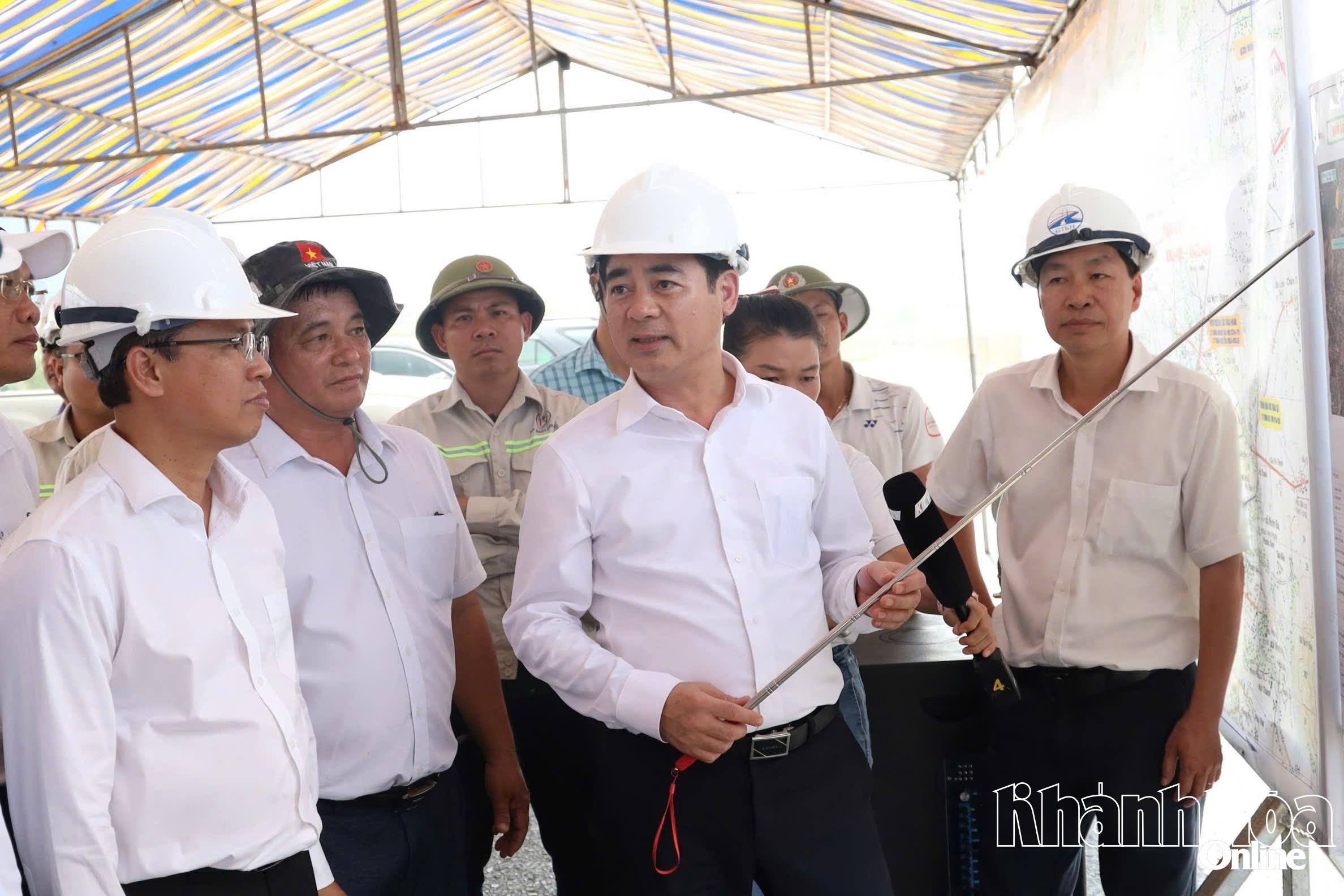 Bí thư Tỉnh ủy Nghiêm Xuân Thành kiểm tra 2 dự án giao thông trọng điểm