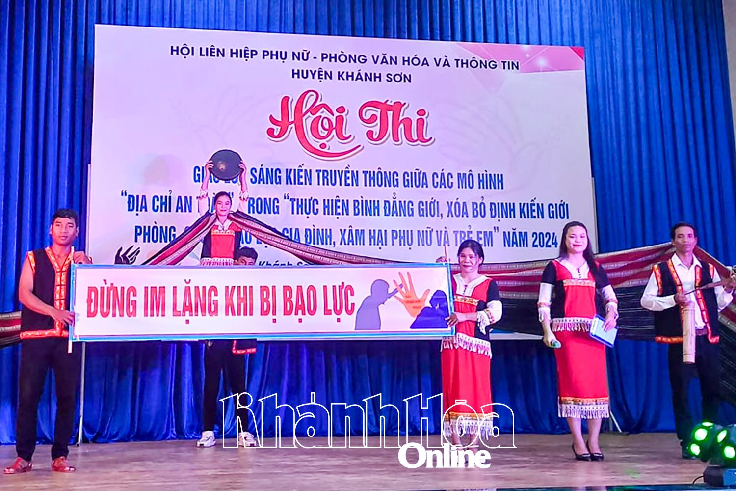 Hội thi giao lưu sáng kiến truyền thông giữa các mô hình “Địa chỉ an toàn” tại huyện Khánh Sơn.