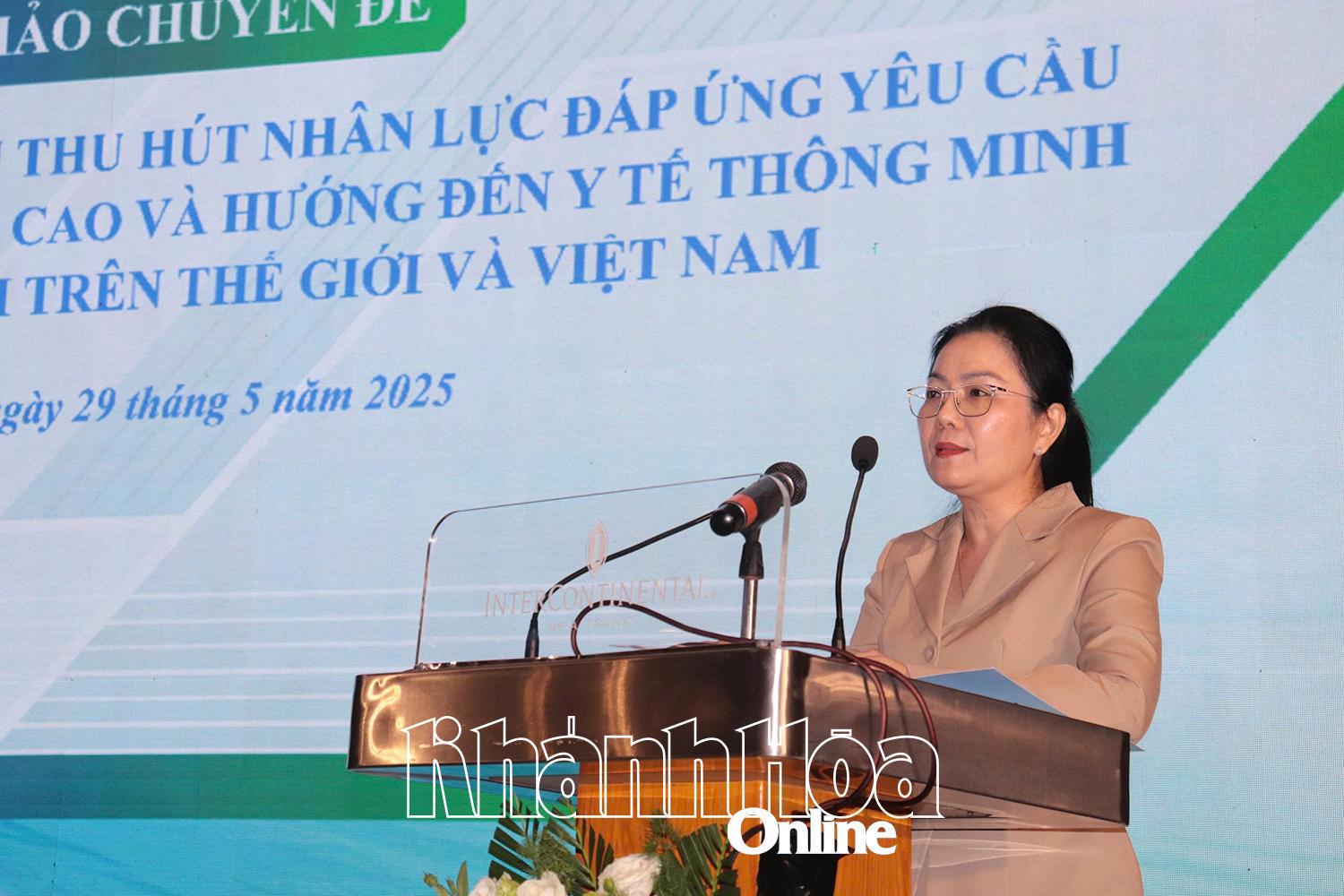 Đồng chí Phạm Thị Xuân Trang phát biểu tại hội thảo.
