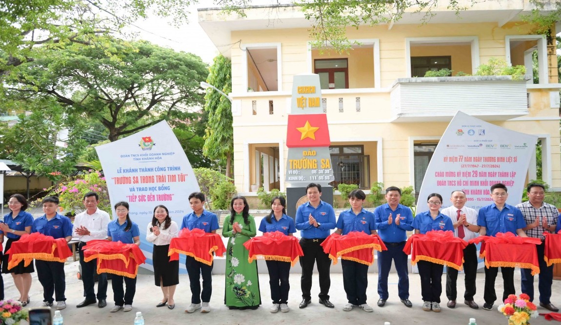 Khánh thành công trình Trường Sa trong trái tim tôi tại Trường THPT Lý Tự Trọng, TP. Nha Trang.