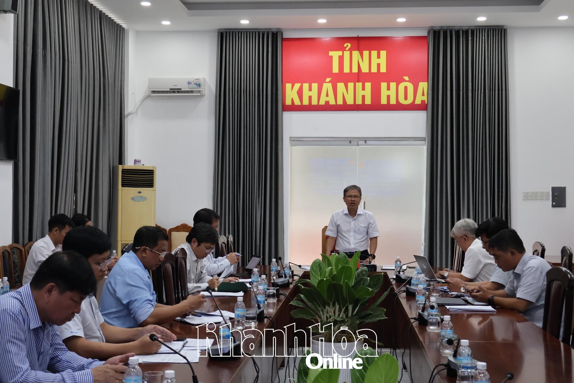 Quang cảnh cuộc họp.