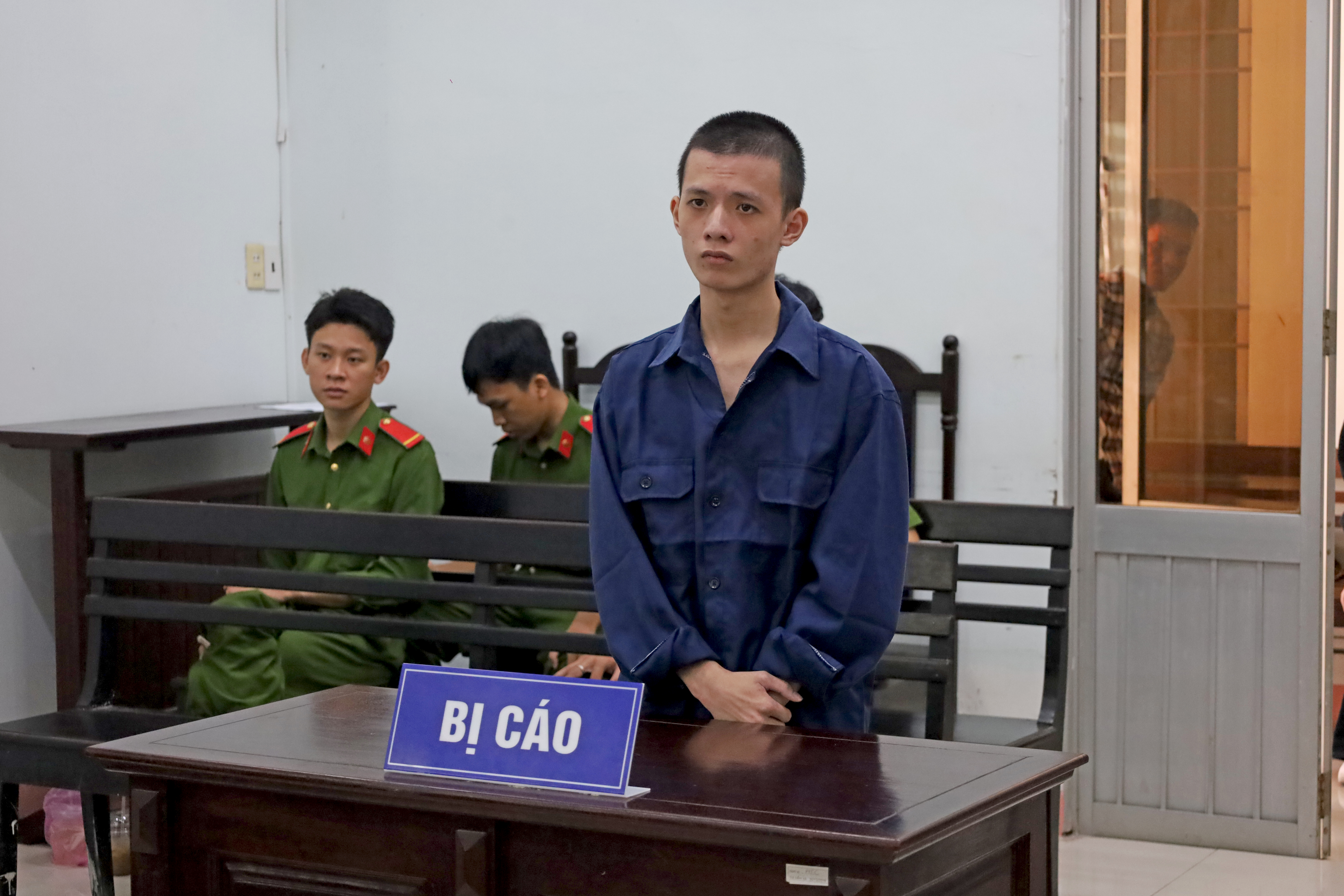 Đâm đồng nghiệp, 1 nhân viên giao hàng vào tù