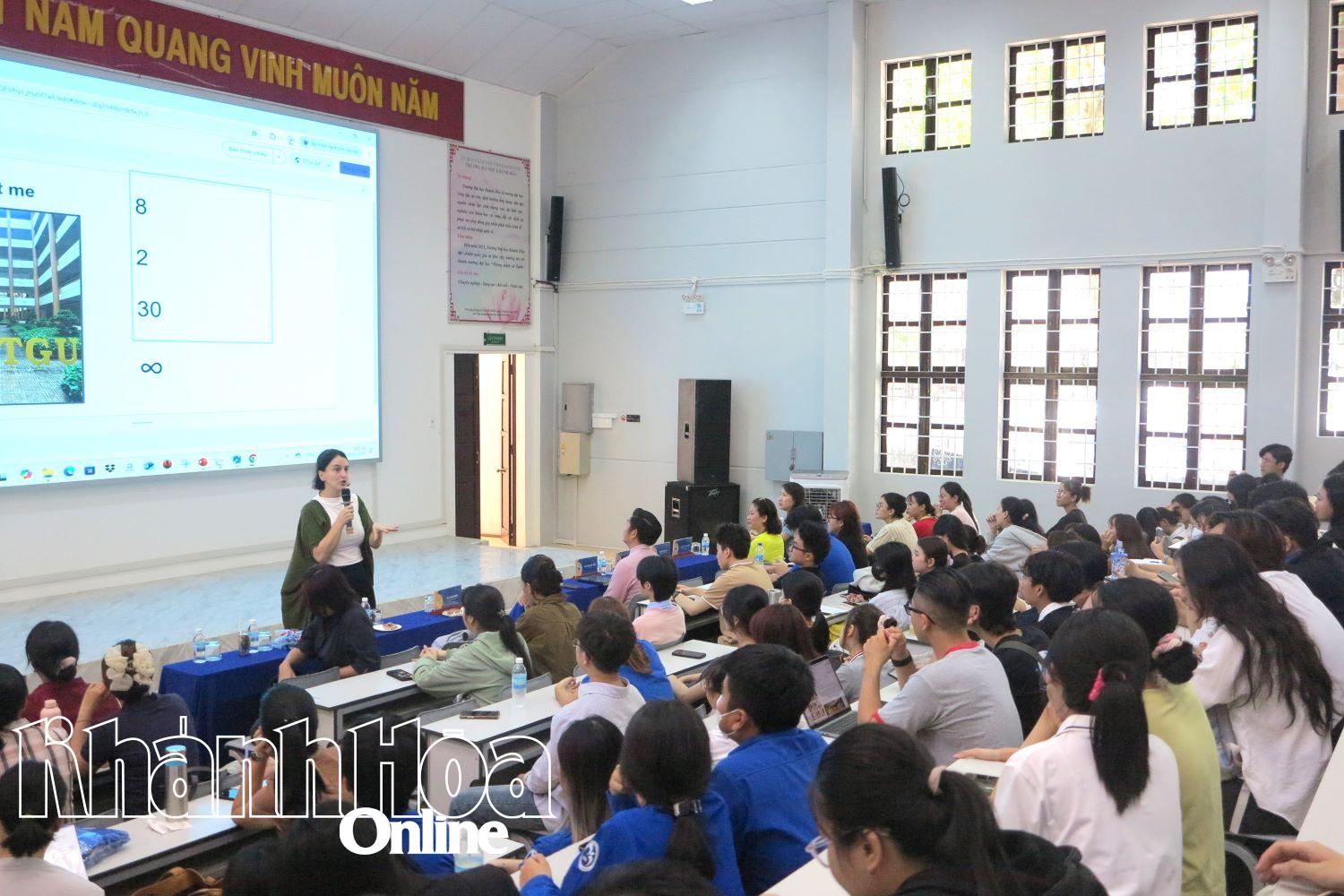 Trường Đại học Khánh Hòa làm việc với đoàn công tác của Tổng Lãnh sự quán Hoa Kỳ tại TP. Hồ Chí Minh