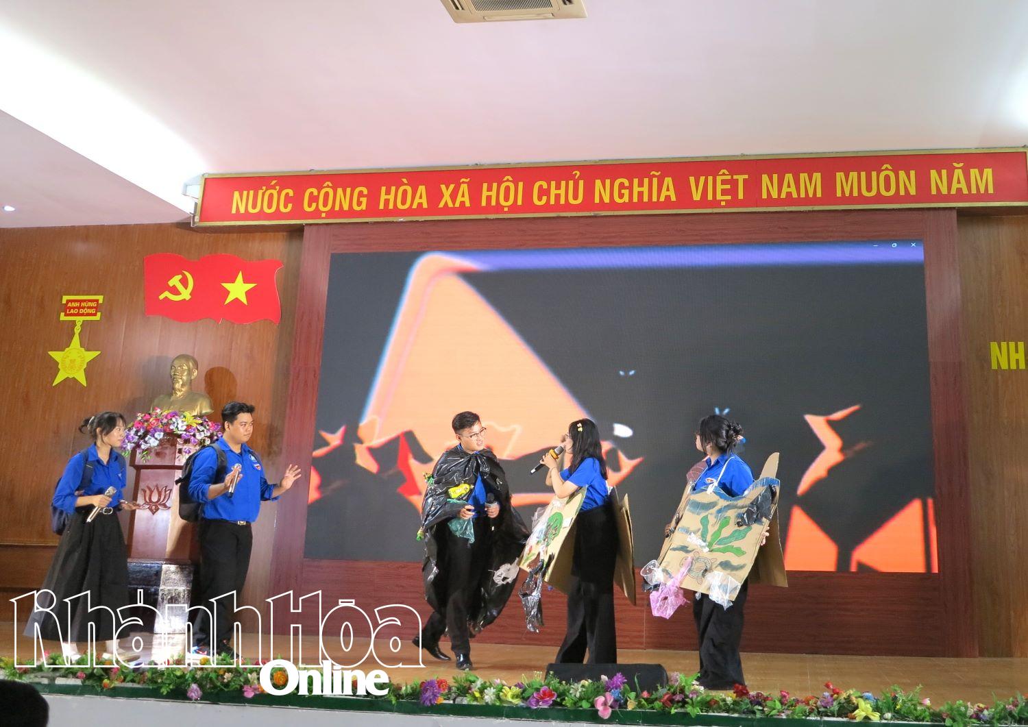 Chung kết Cuộc thi Olympic tiếng Anh không chuyên Trường Đại học Nha Trang