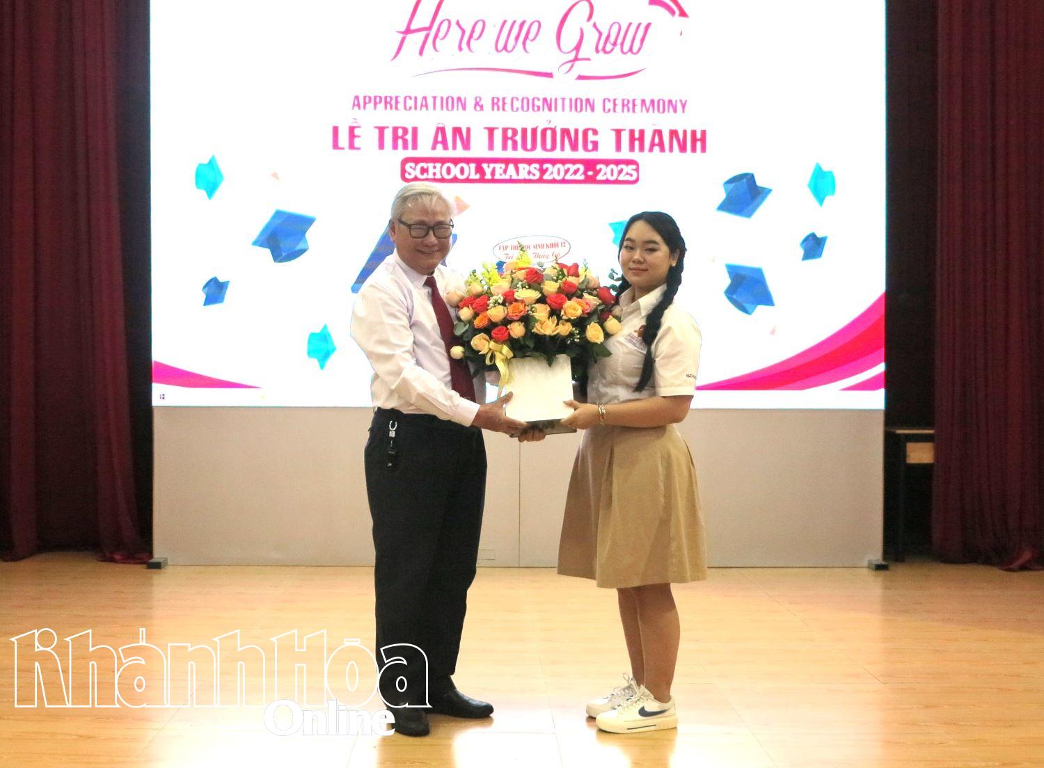 Trường iSchool Nha Trang tổ chức lễ tri ân và trưởng thành cho học sinh khối 12