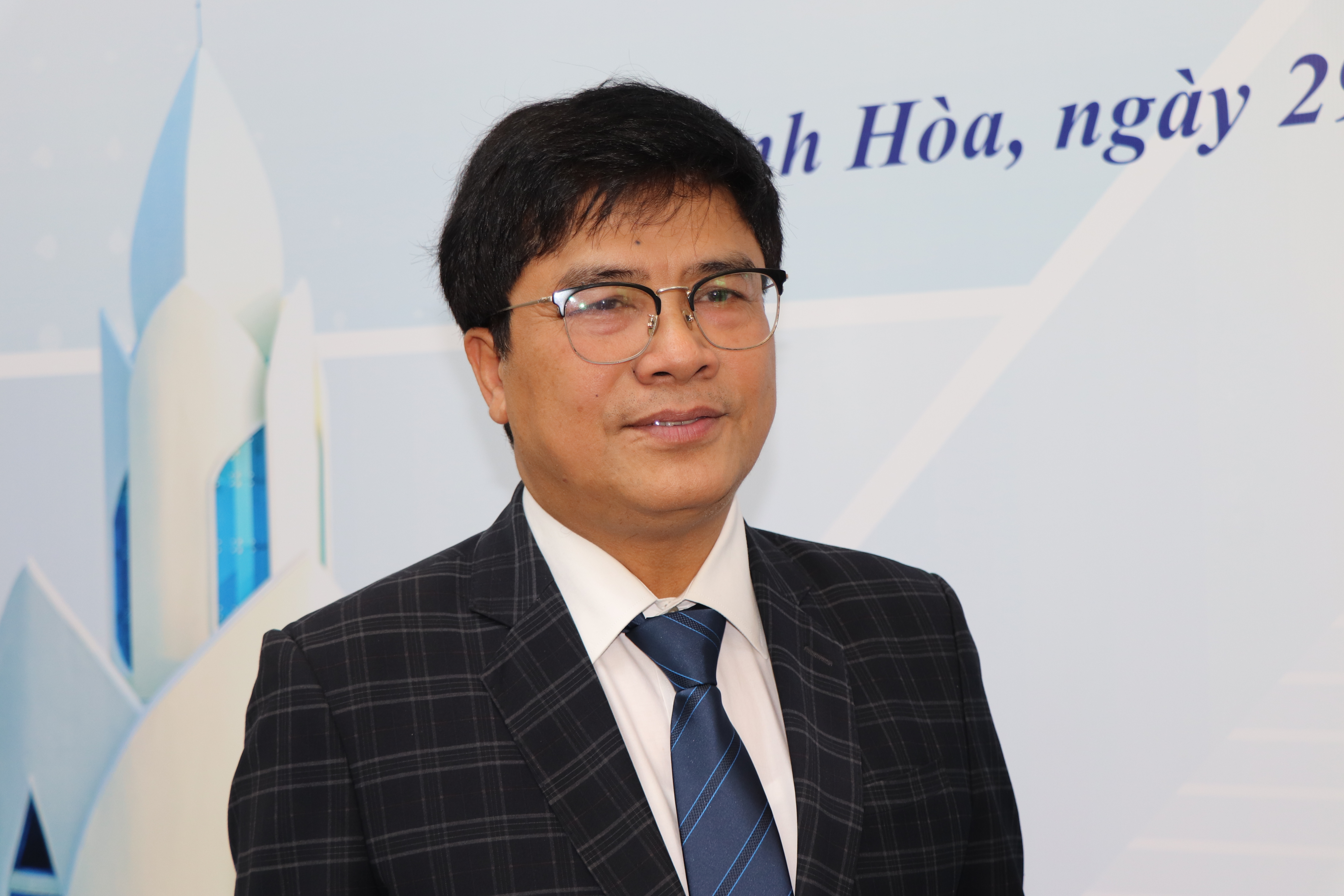 Phó Giáo sư, Tiến sĩ, bác sĩ Nguyễn Tuấn Hưng - Phó Vụ trưởng Vụ Tổ chức cán bộ thuộc Bộ Y tế.