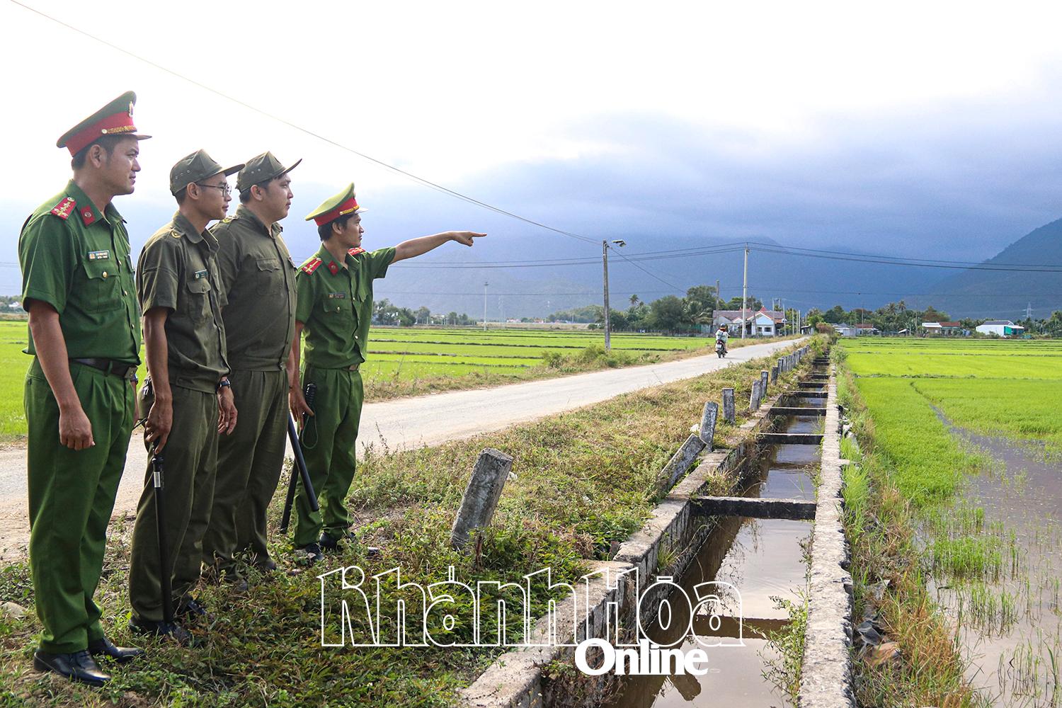 Các lực lượng tuần tra tại các khu vực trên địa bàn xã.