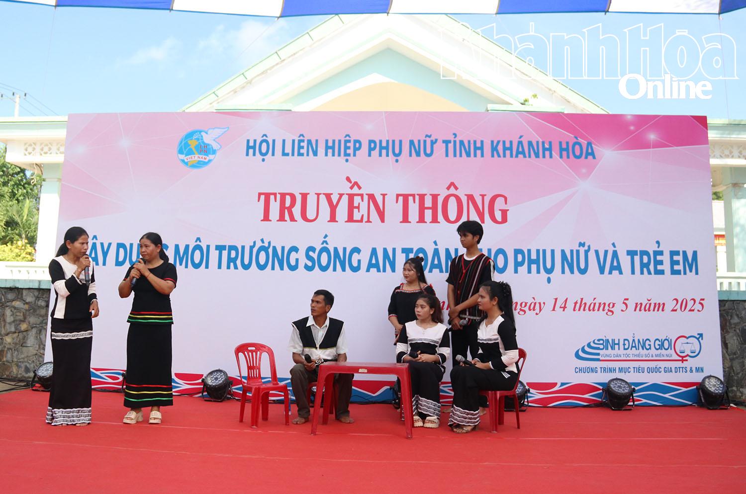 Các đội truyền tải nhiều nội dung bằng hình thức sân khấu hóa.