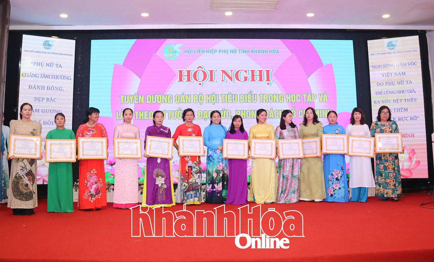Tuyên dương 49 cán bộ hội phụ nữ tiêu biểu trong học tập và làm theo tư tưởng, đạo đức, phong cách Hồ Chí Minh