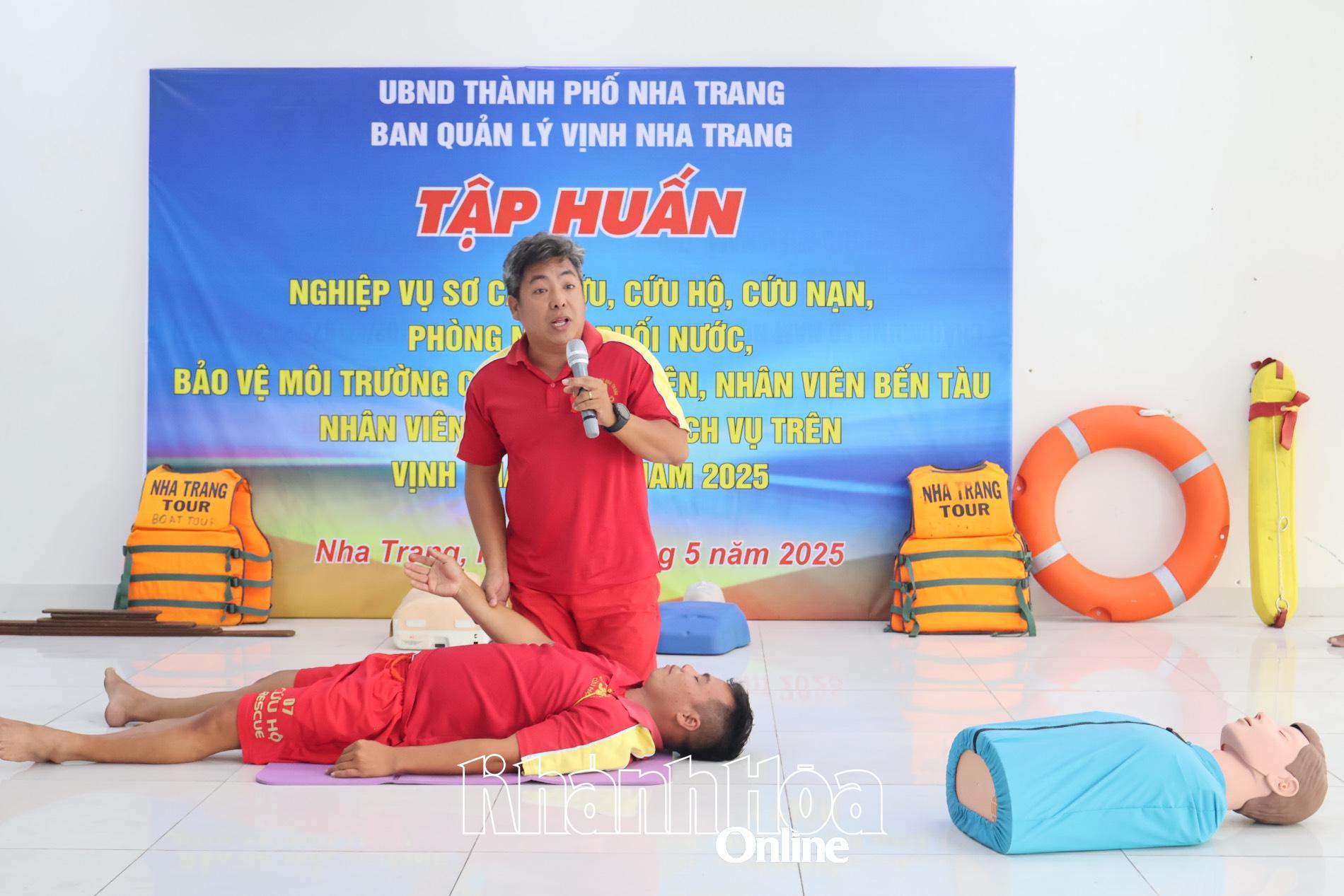 Gần 100 học viên được tập huấn sơ cấp cứu, cứu hộ, cứu nạn, phòng ngừa đuối nước và bảo vệ môi trường