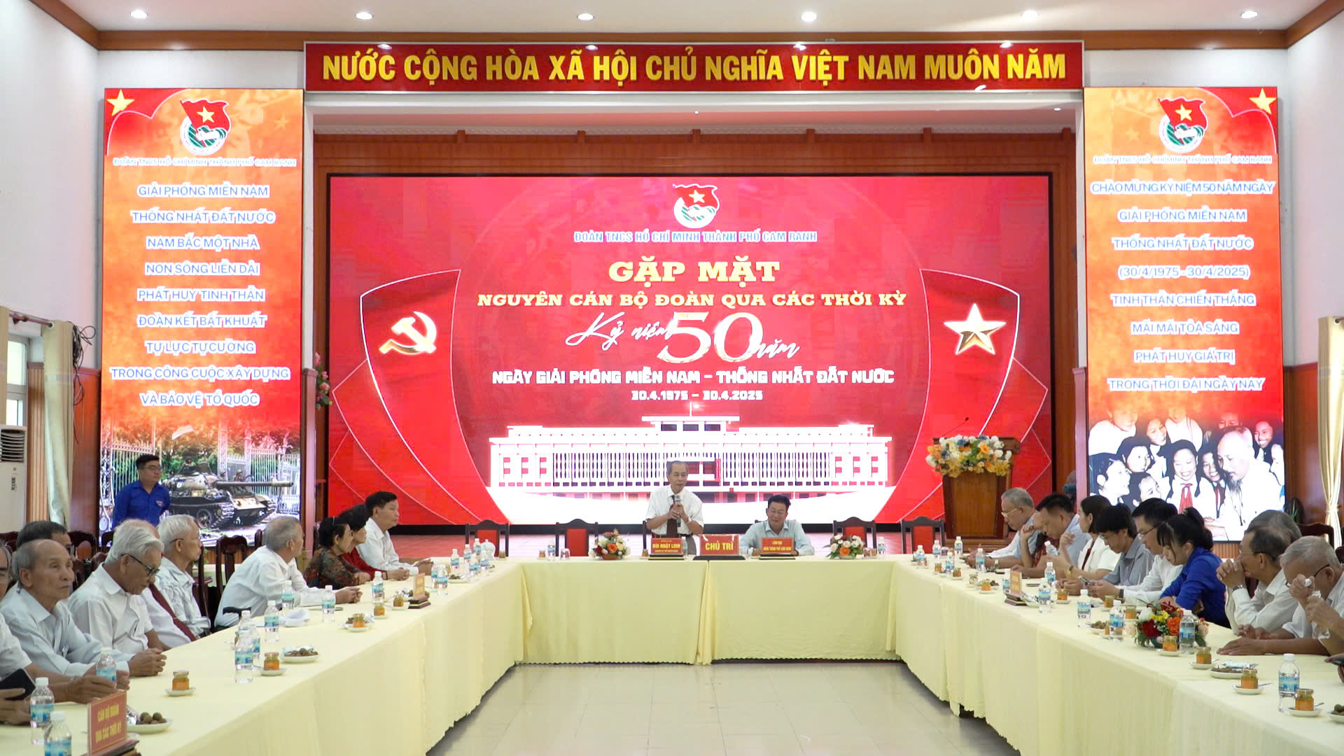  Quang cảnh buổi gặp mặt