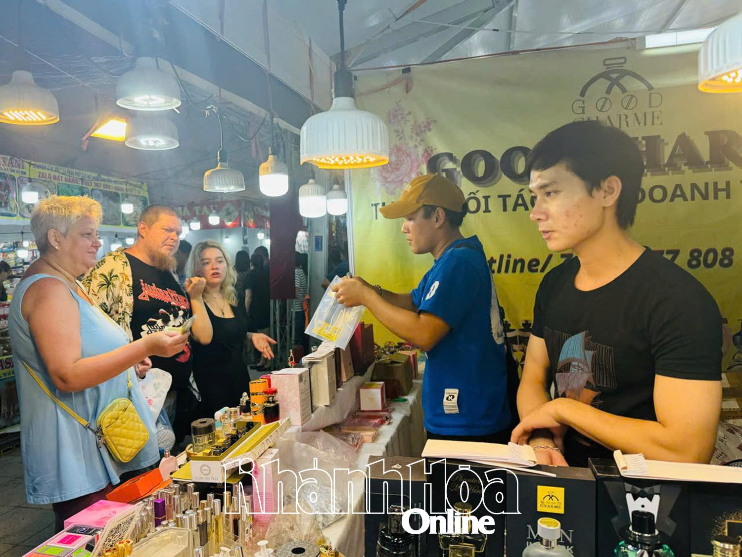 Tháng 4, tổng mức bán hàng hóa và doanh thu dịch vụ tiêu dùng đạt gần 18.853 tỷ đồng