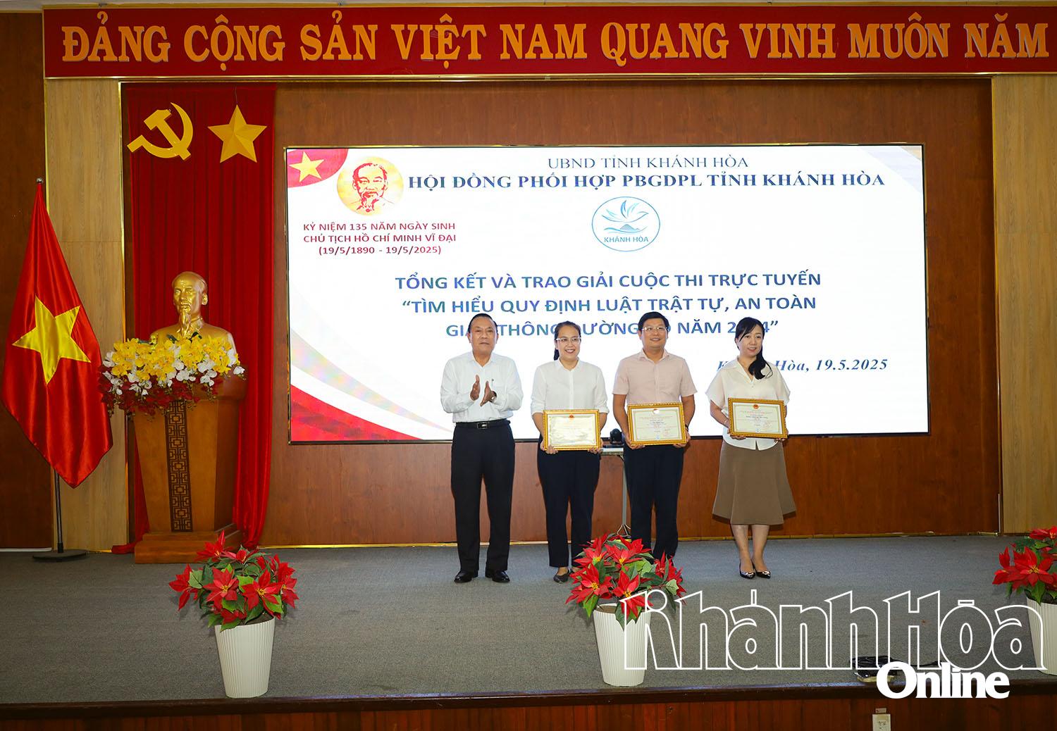 Các tập thể, cá nhân nhận giải nhì. 