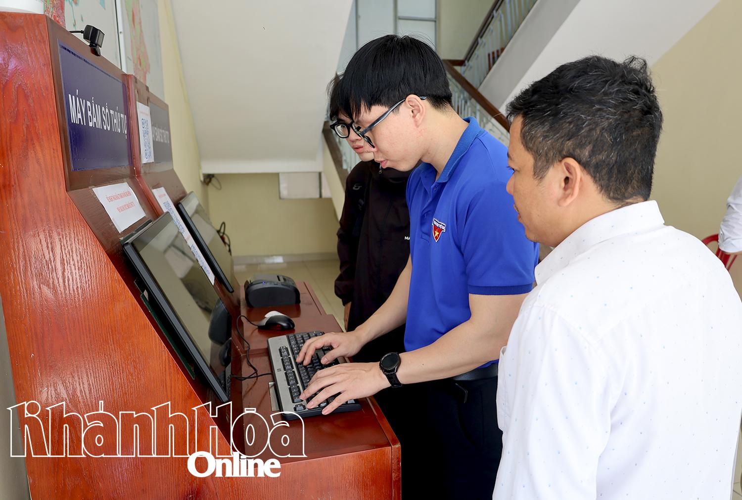 UBND tỉnh Khánh Hòa yêu cầu tập trung xóa bỏ các rào cản hành chính