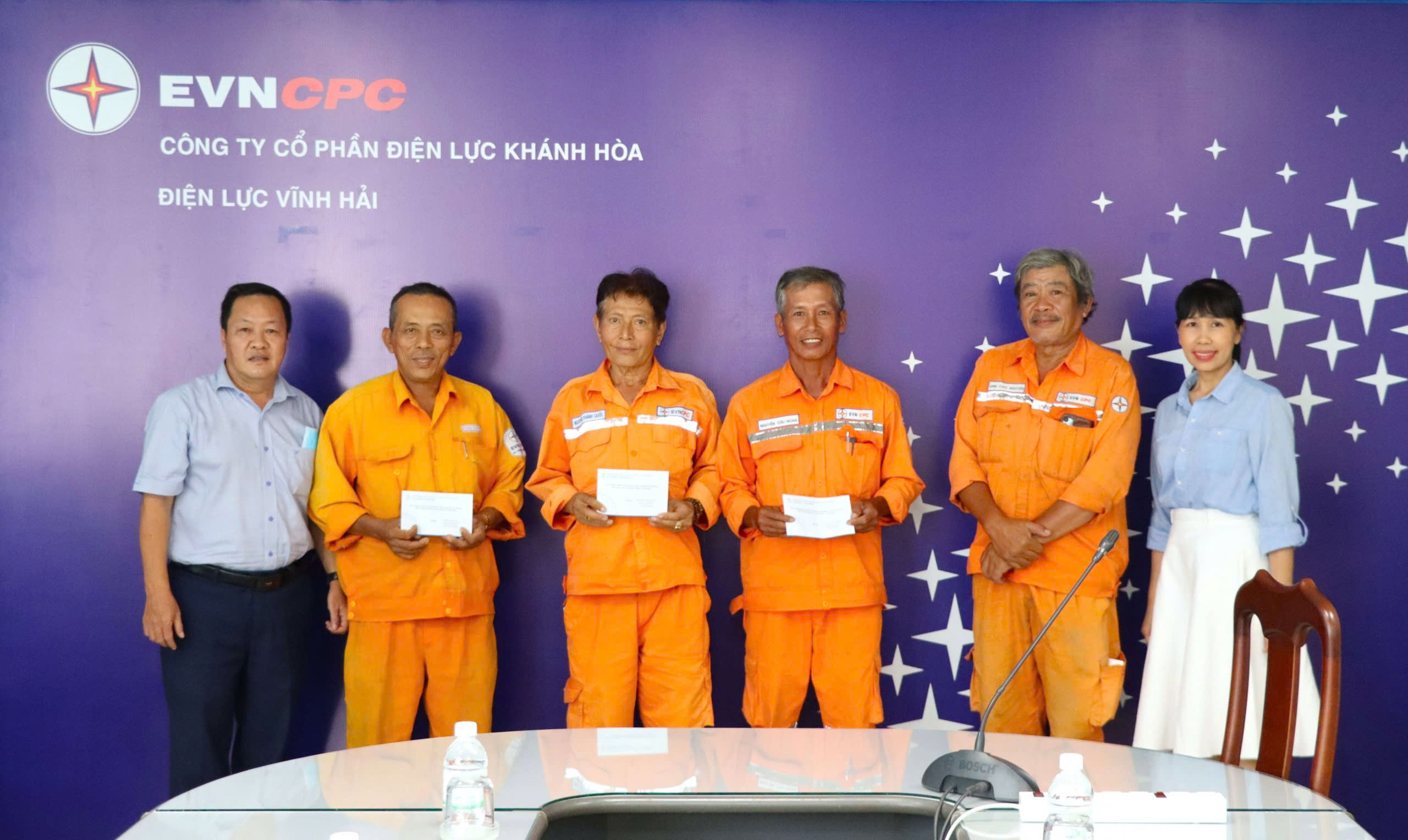 Công đoàn PC Khánh Hòa dành hơn 90 triệu đồng thăm hỏi, động viên người lao động