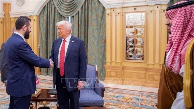 Tổng thống Mỹ bắt tay lãnh đạo Syria, mở ra bước ngoặt mới tại Trung Đông