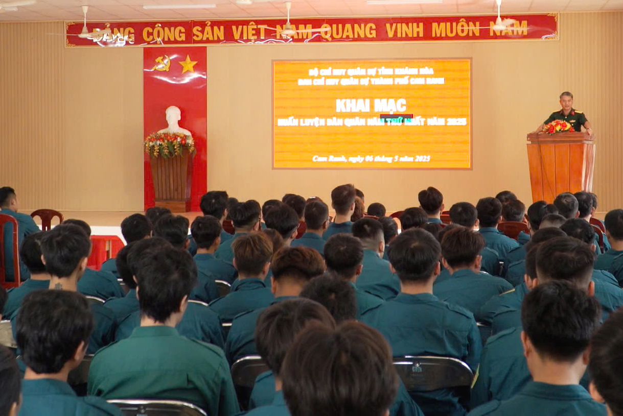 Ban Chỉ huy Quân sự TP. Cam Ranh huấn luyện cho hơn 500 chiến sĩ dân quân tự vệ năm thứ nhất 
