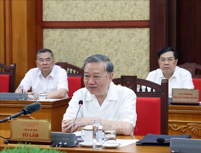 Tổng Bí thư: Lấy ý kiến nhân dân về nội dung sửa đổi, bổ sung Hiến pháp năm 2013 đảm bảo đúng tiến độ để trình Quốc hội