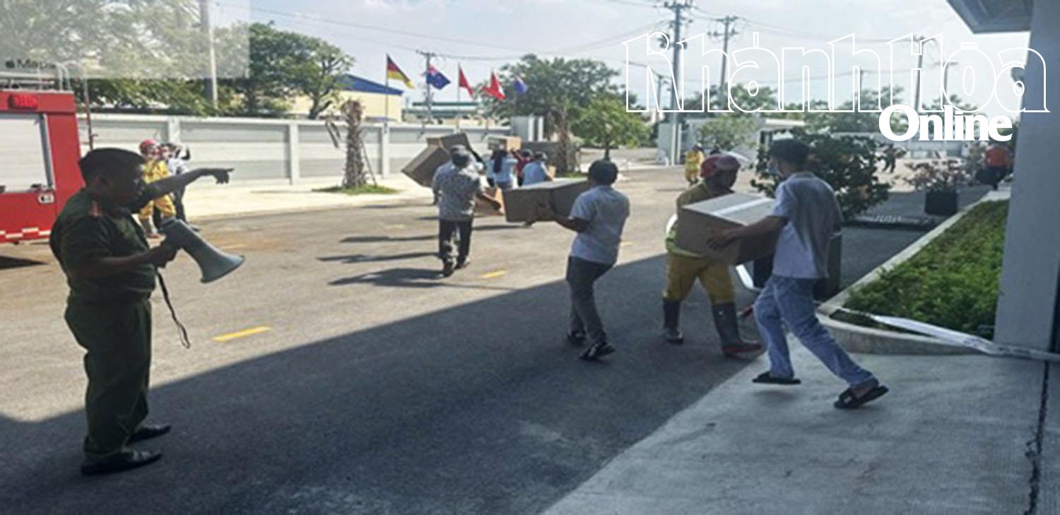 Khẩn trương di chuyển tài sản đến nơi an toàn
