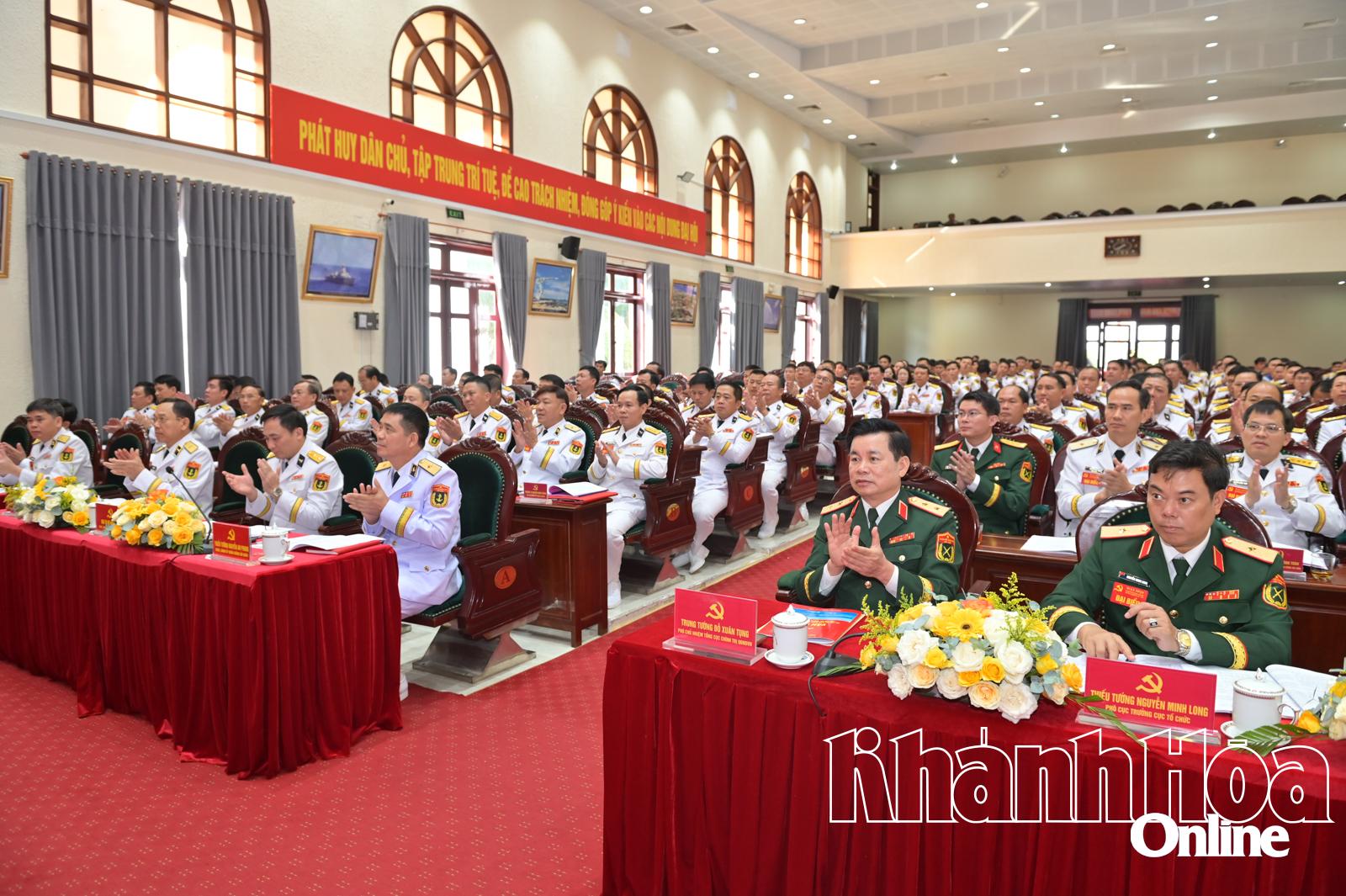 Các đại biểu dự đại hội.