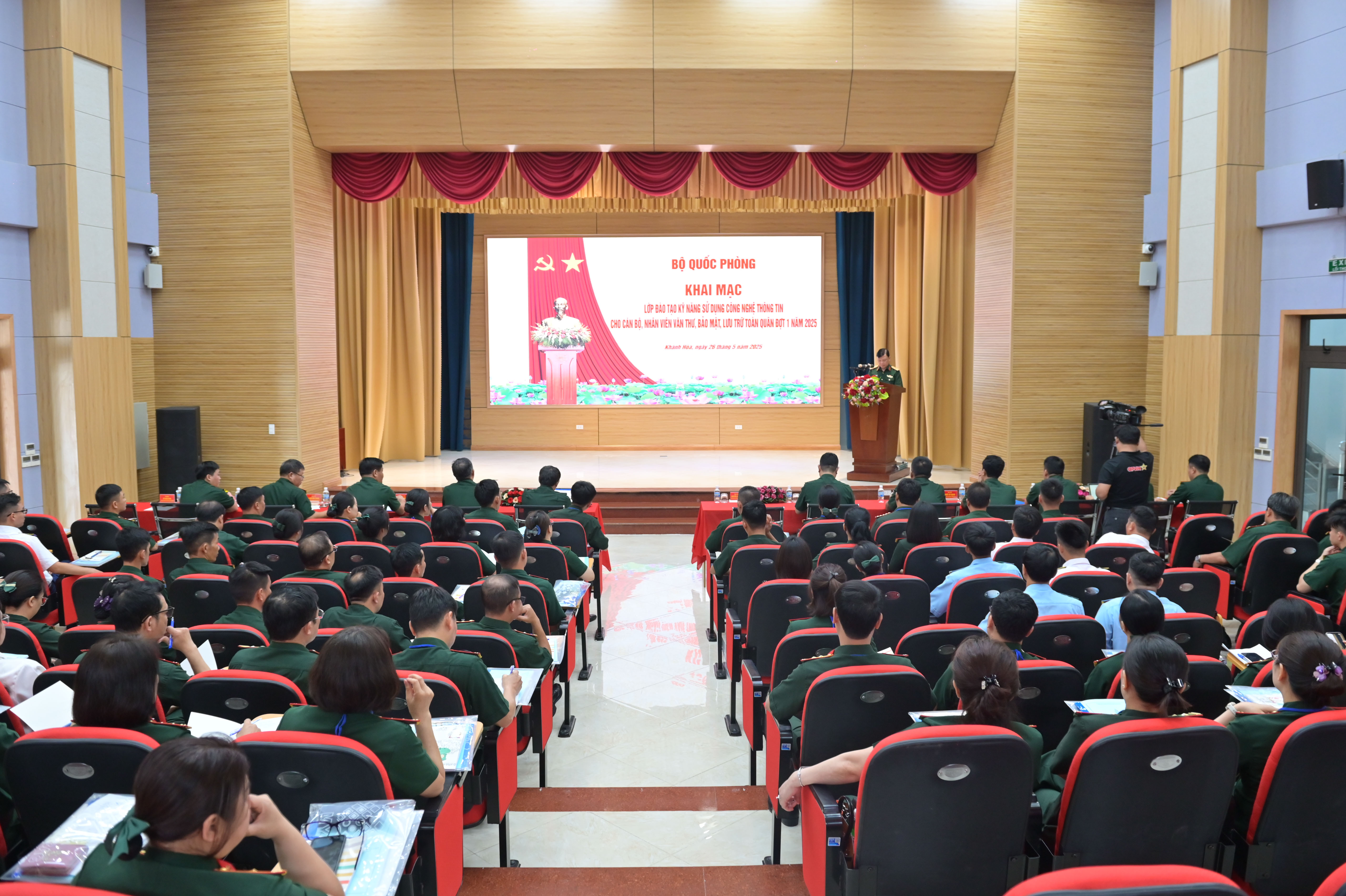 Bồi dưỡng kỹ năng công nghệ thông tin cho cán bộ, nhân viên văn thư, bảo mật, lưu trữ toàn quân