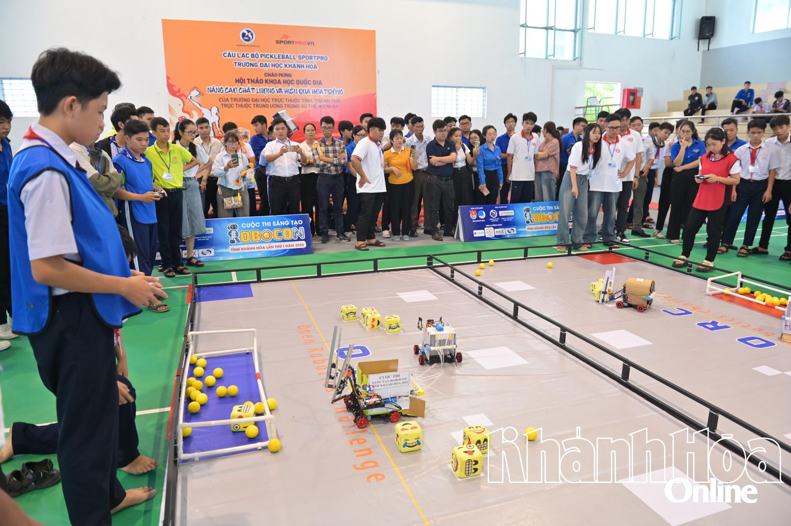 42 đội thi tài tại cuộc thi Sáng tạo Robocon