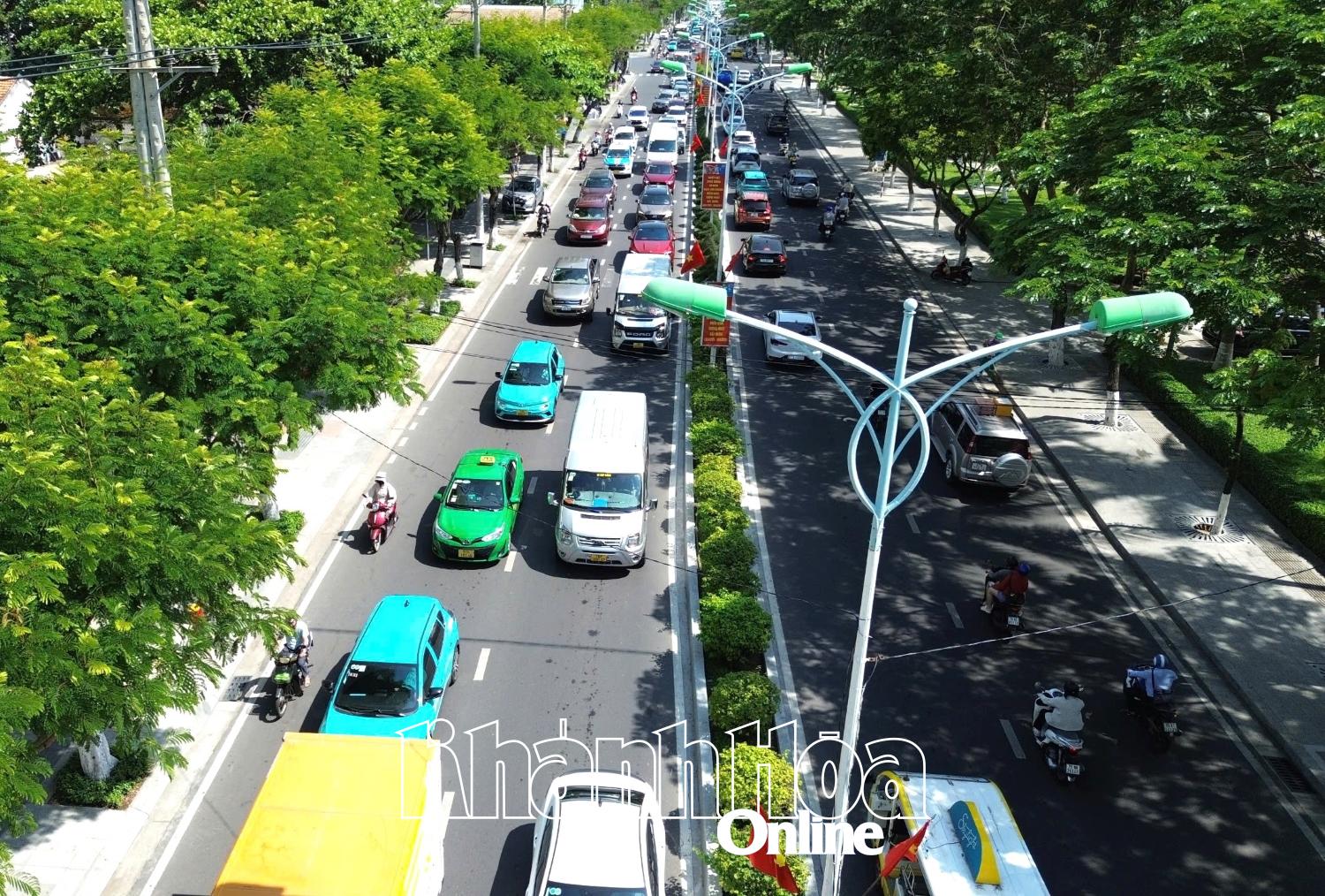 Tourists flock to Nha Trang to take island tours