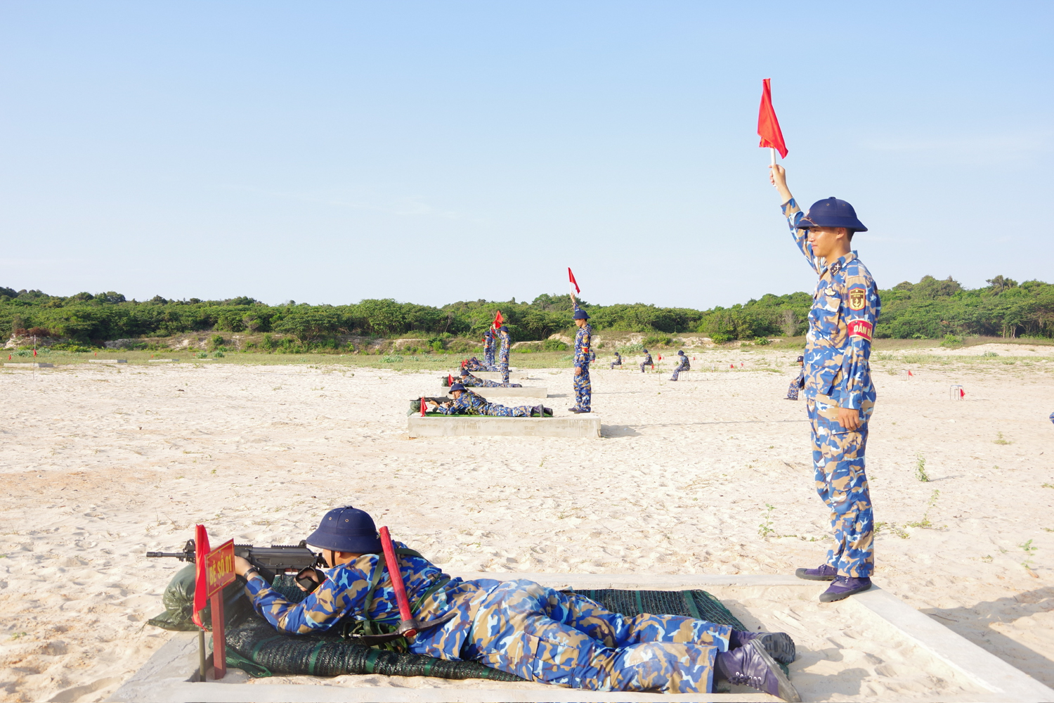 Trung tâm Huấn luyện Vùng 4 Hải quân tổ chức bắn tổng hợp cho chiến sĩ mới