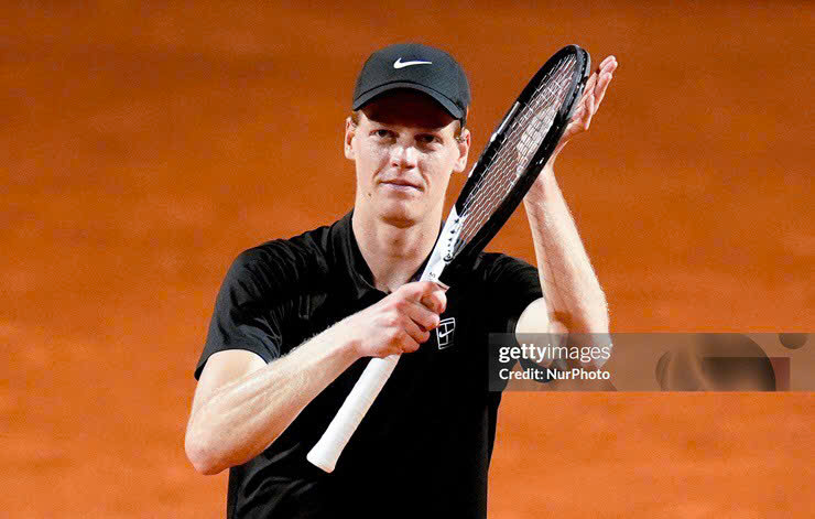 Rome Open: Tay vợt số một thế giới Sinner tái xuất ấn tượng, hẹn gặp Alcaraz tại chung kết