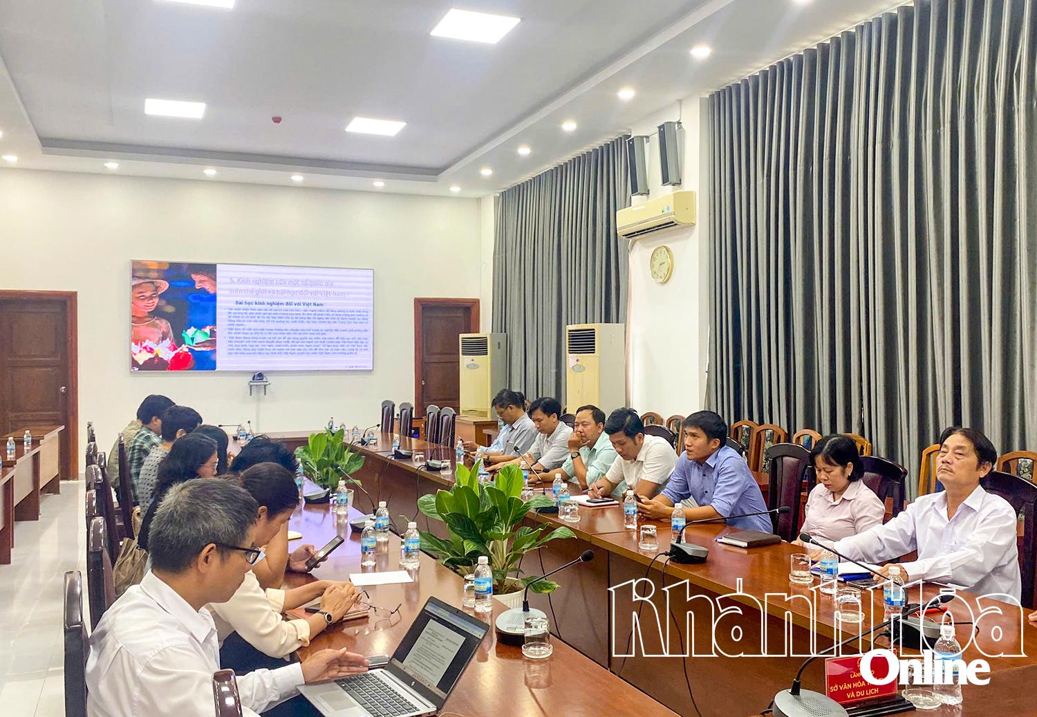 Quang cảnh tham gia hội thảo từ điểm cầu tỉnh Khánh Hòa.