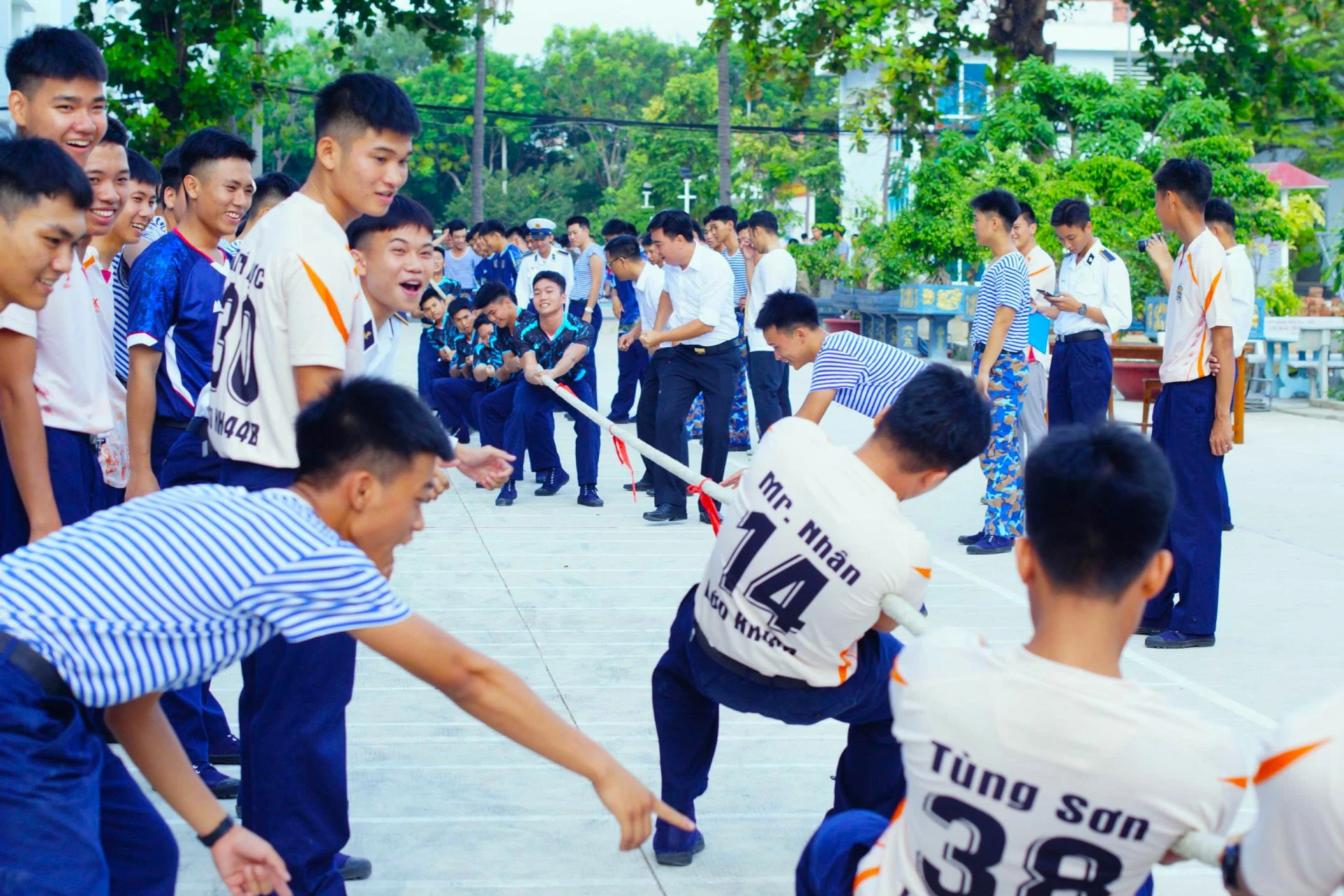 Học viện Hải quân sôi nổi các hoạt động dịp lễ