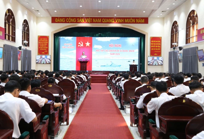 Vùng 4 Hải quân tổ chức học tập các chuyên đề cho sĩ quan, quân nhân chuyên nghiệp